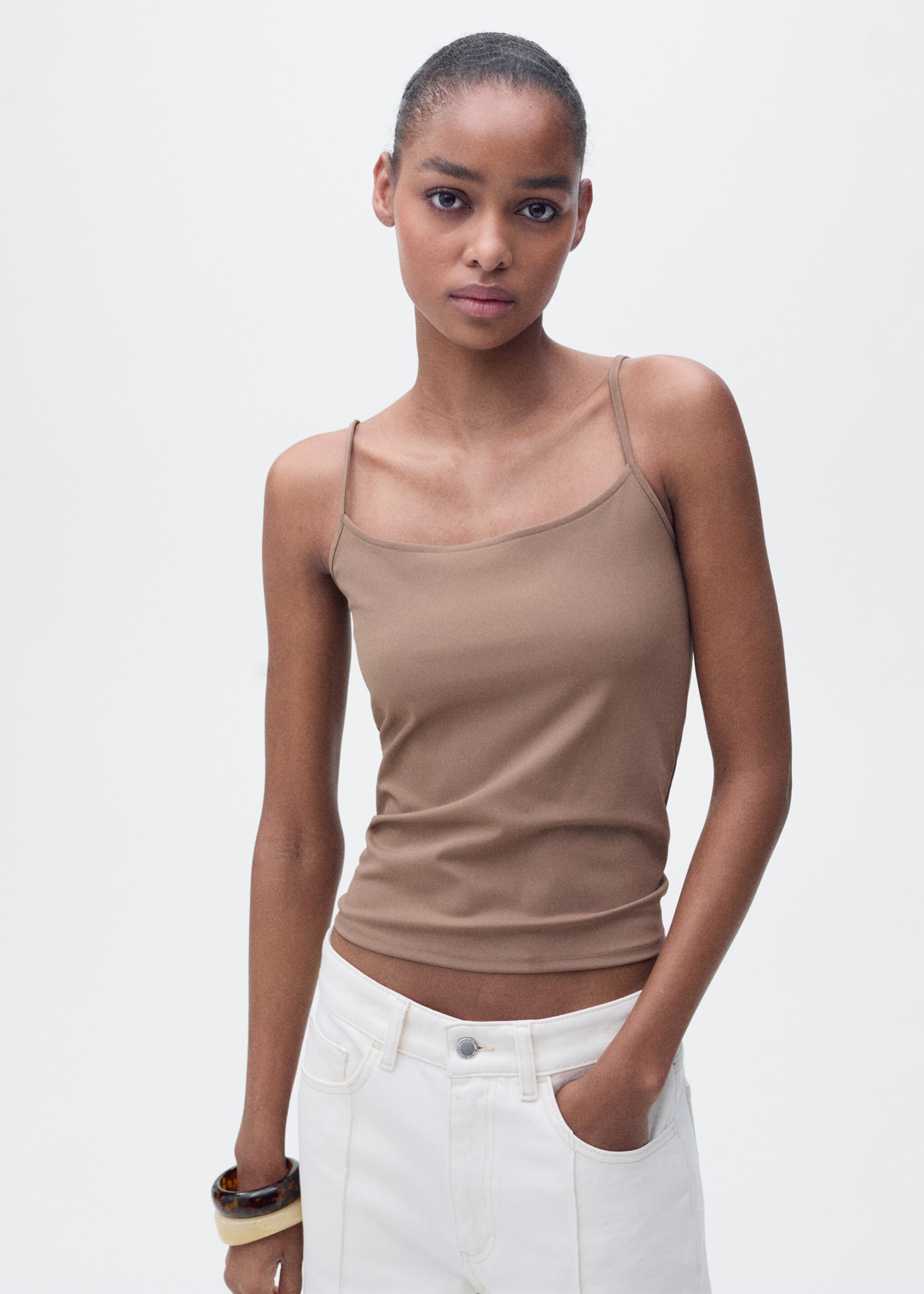 Fitted top with thin straps - رؤية وسط