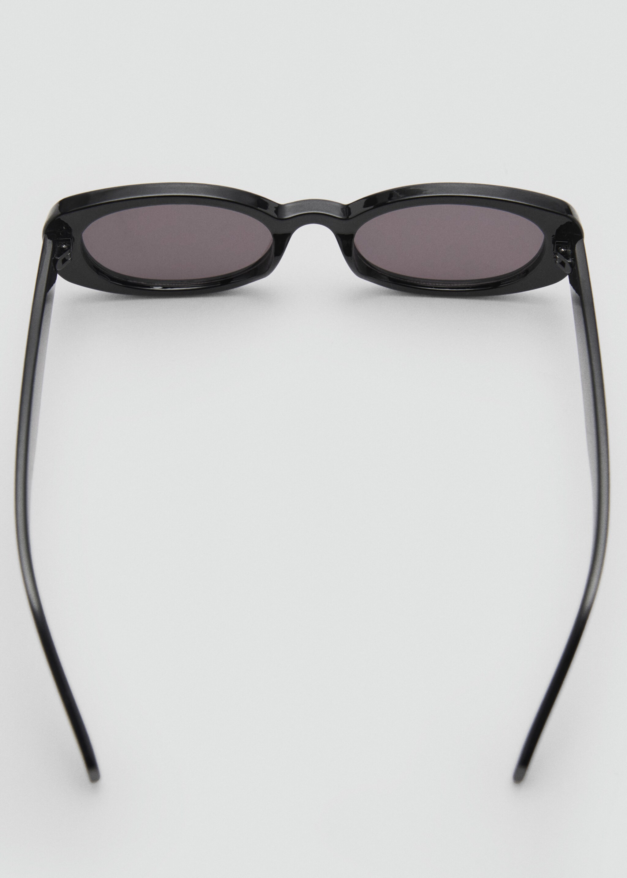 Oval frame sunglasses - Details of the article 1