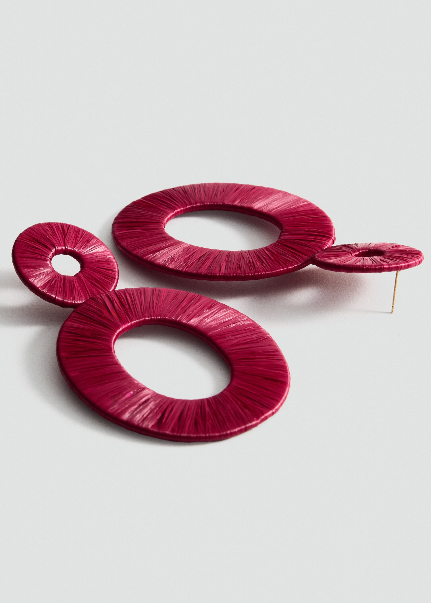 Boucles d'oreilles au design circulaire en fibre naturelle - Plan moyen