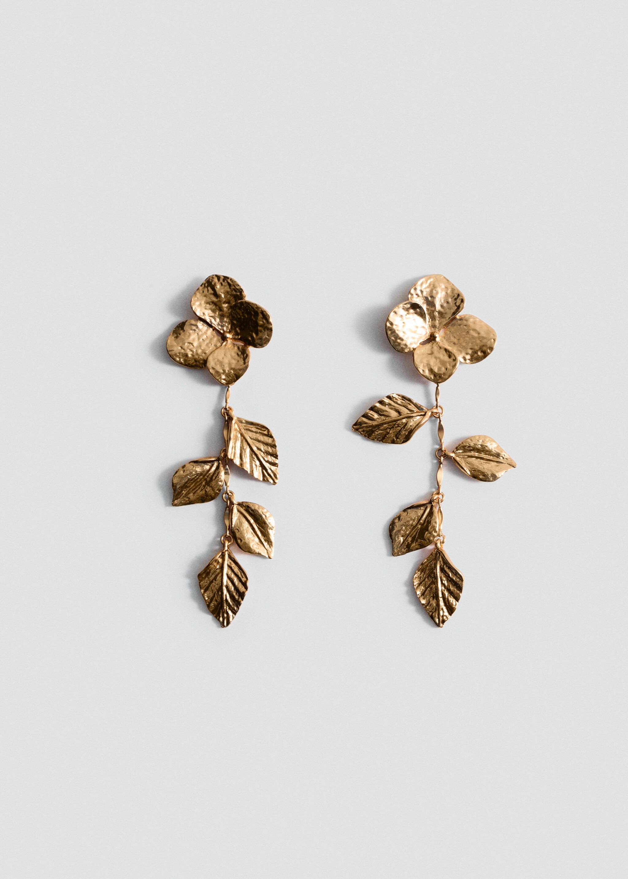 Metallic-flower hanging earrings - Article without model