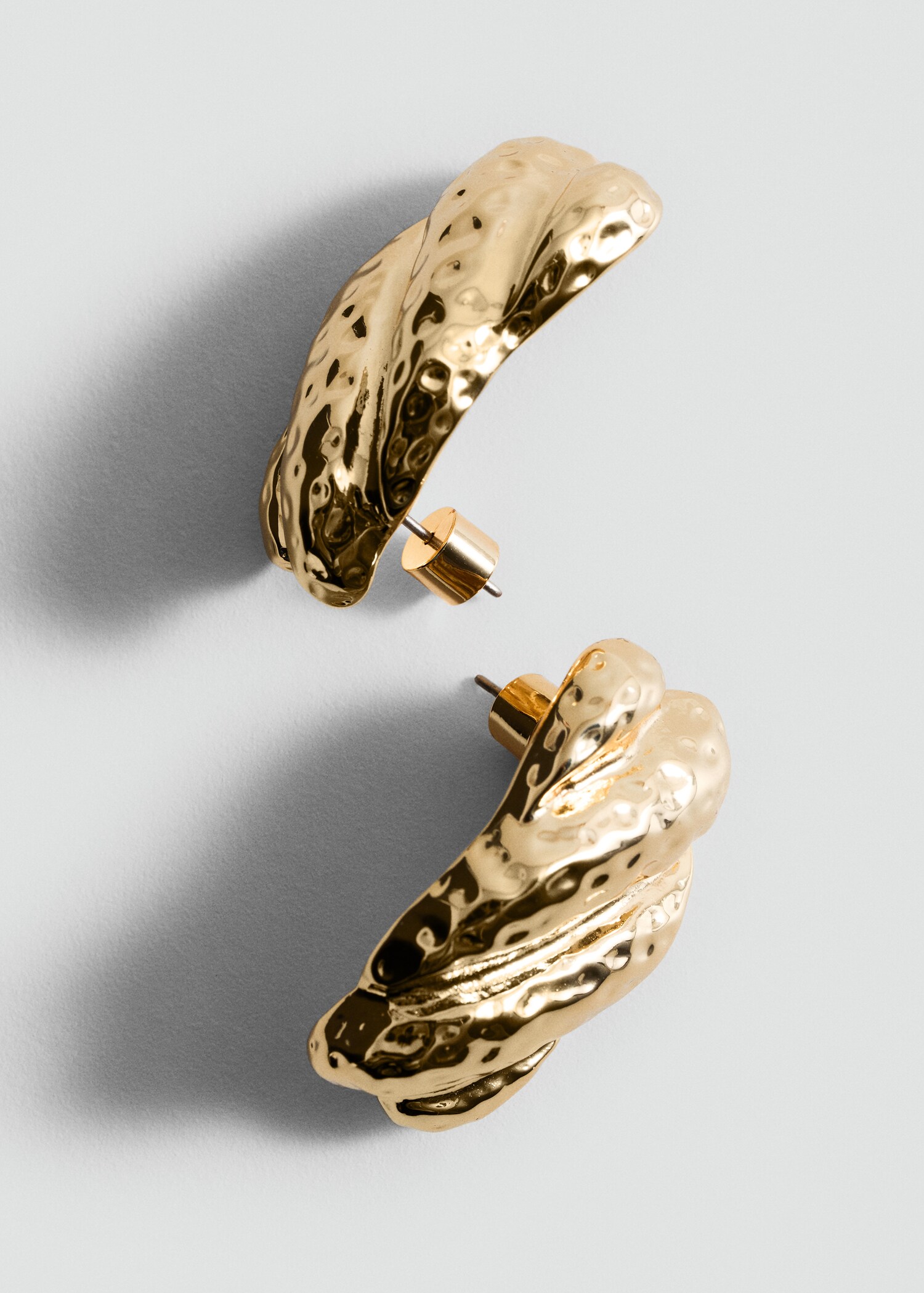 Boucles d'oreilles texturées relief - Plan moyen