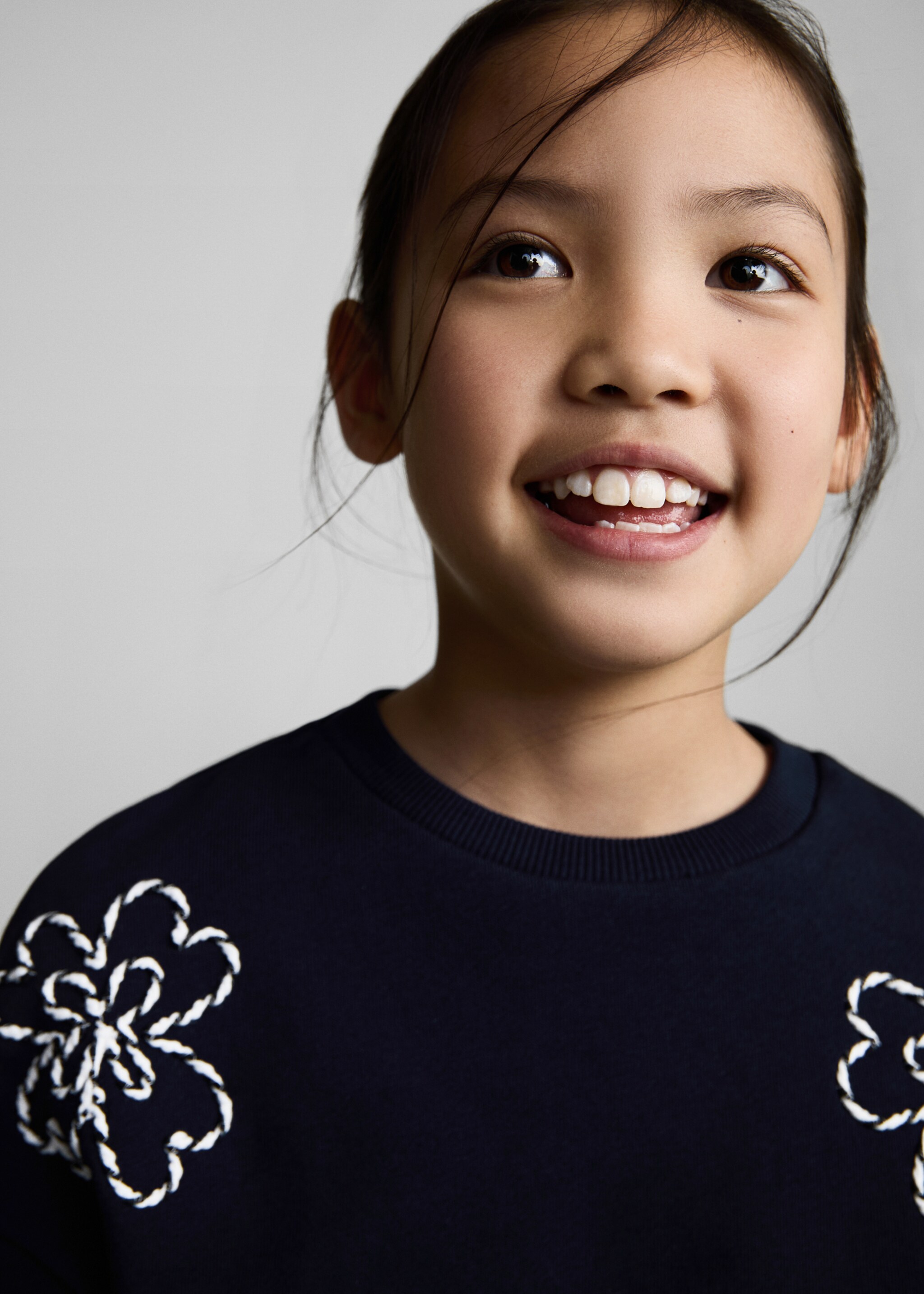 Sweatshirt bomull med broderade blommor - Detaljer om artikeln 1