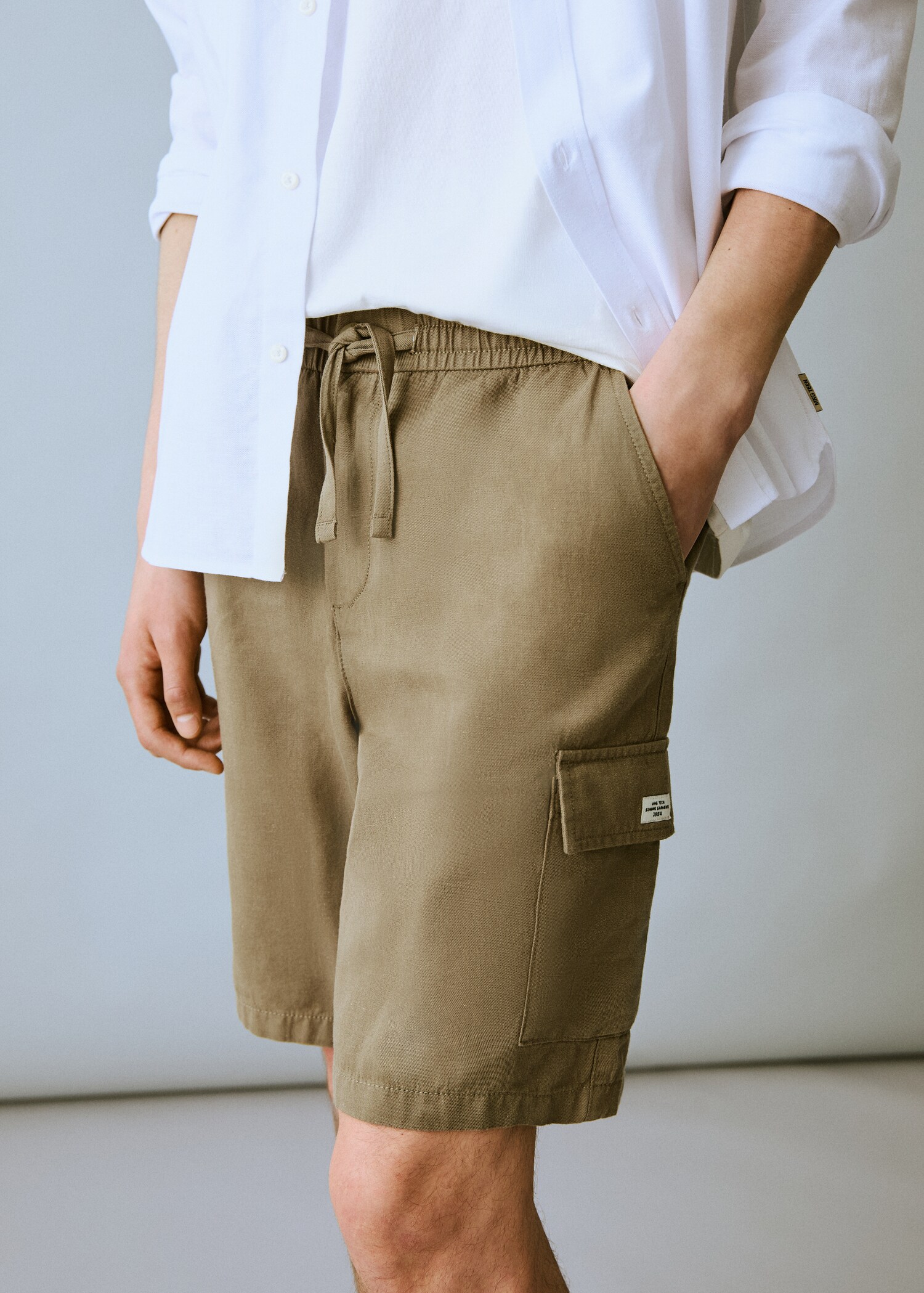 Cotton linen cargo shorts - Details of the article 1
