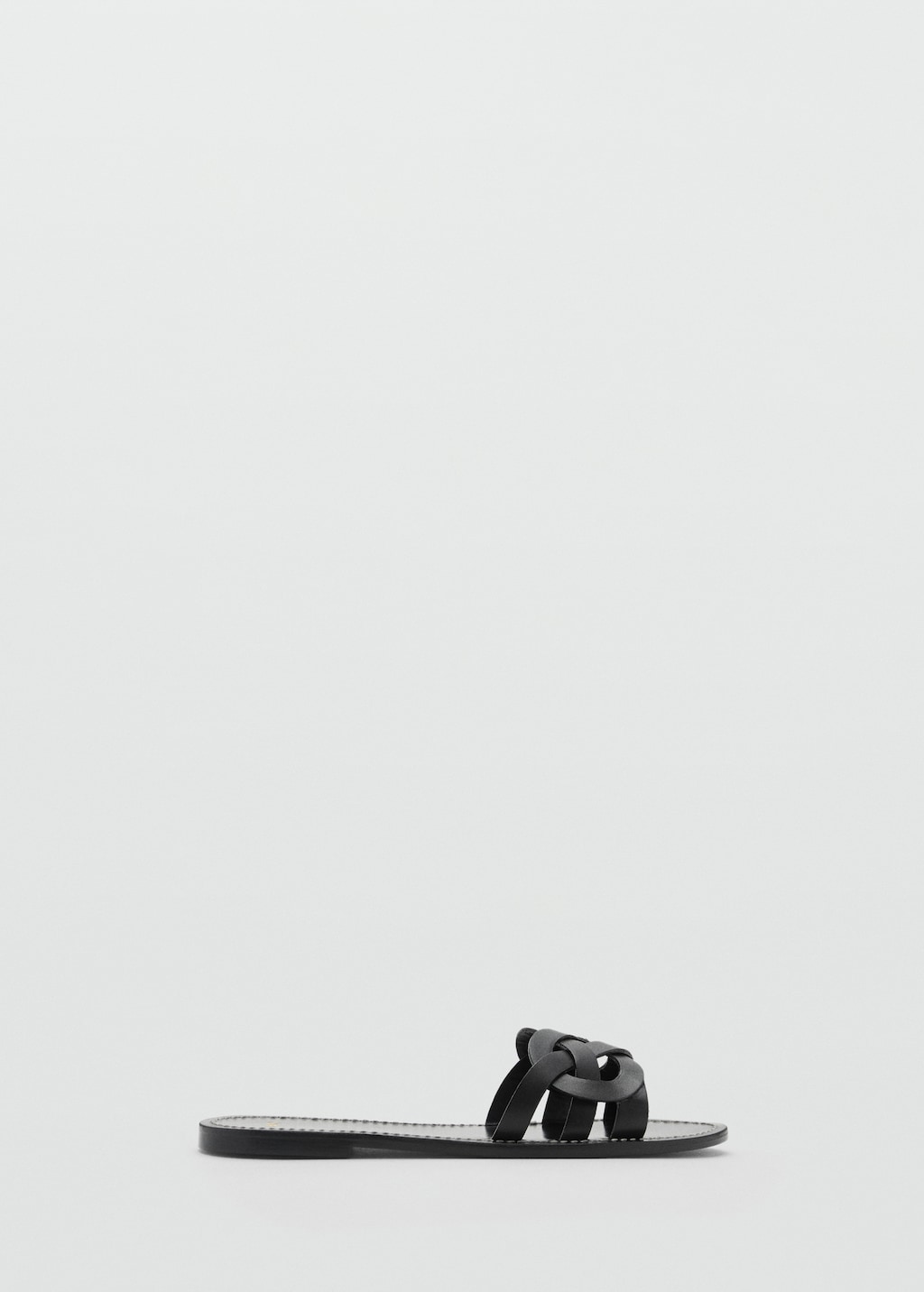 Leather sandals with intertwined strap