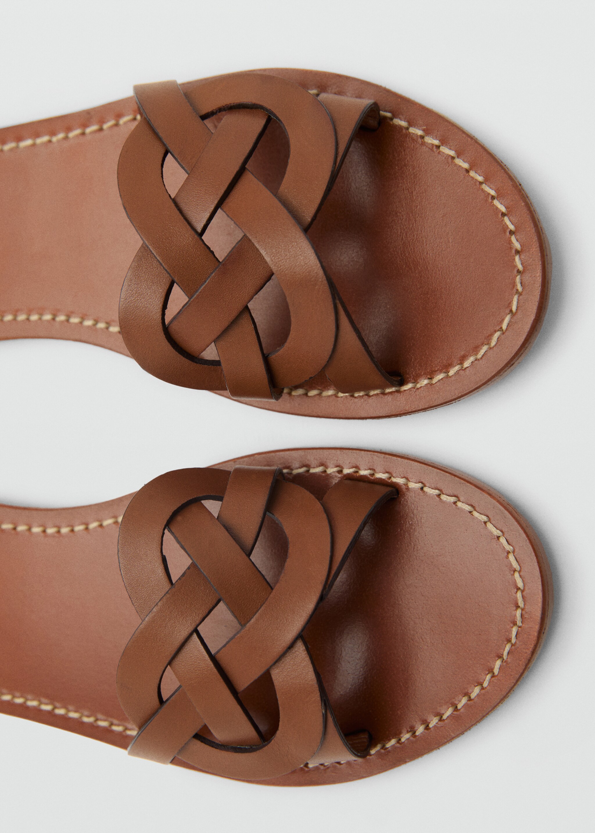 Leather sandals with intertwined strap - Details of the article 2