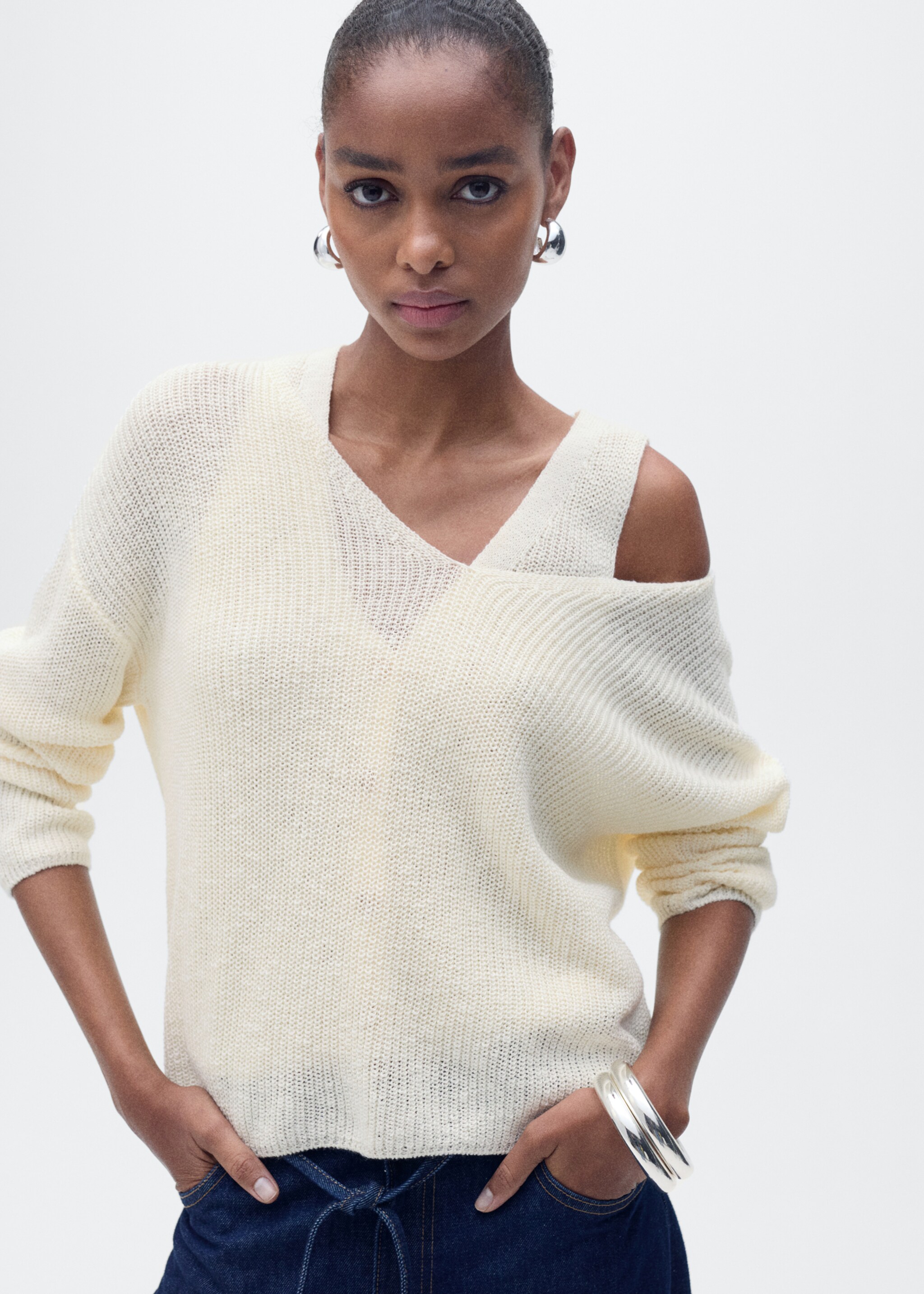 V-neck knit sweater - Medium plane