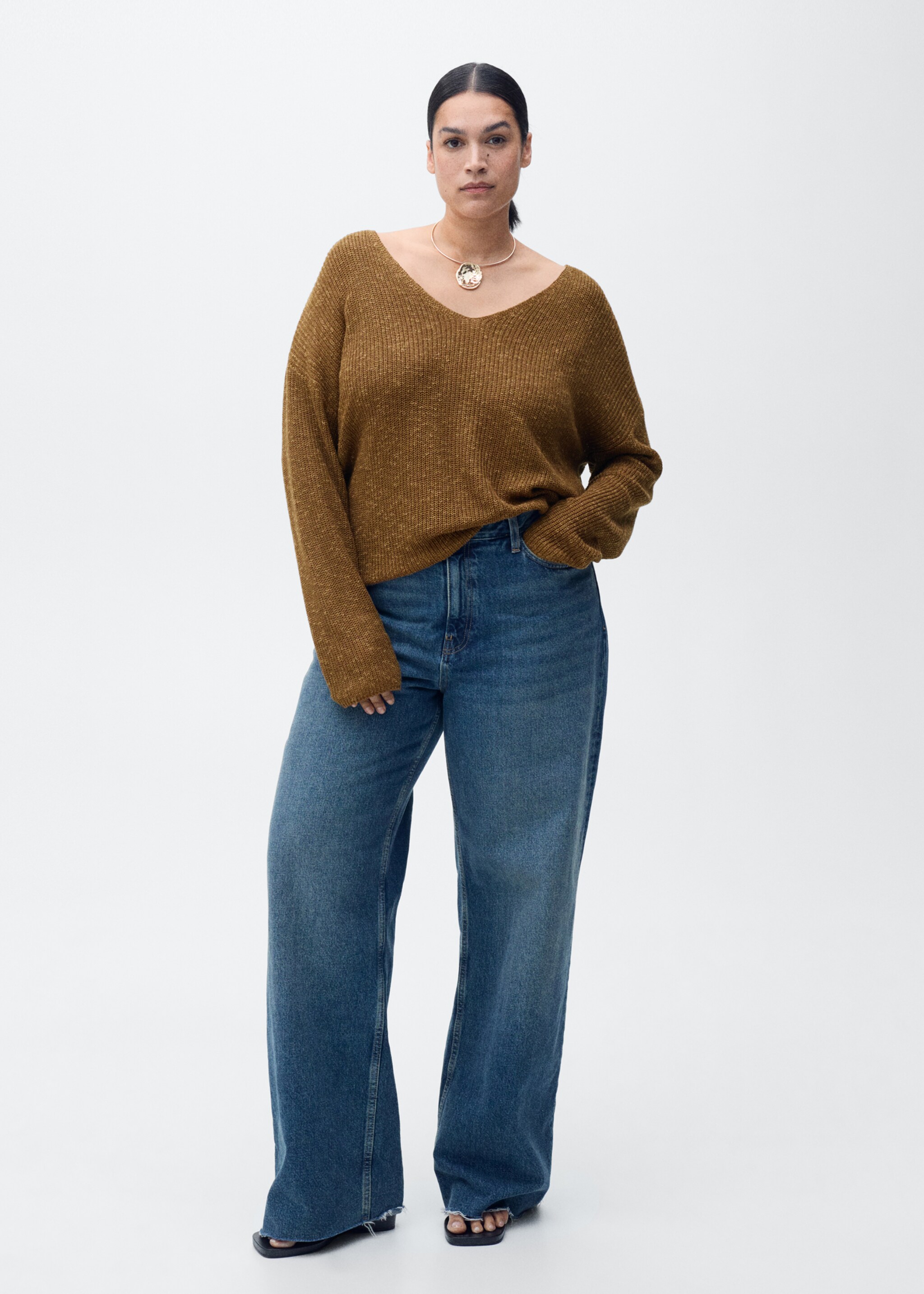 V-neck knit sweater - Details of the article 3