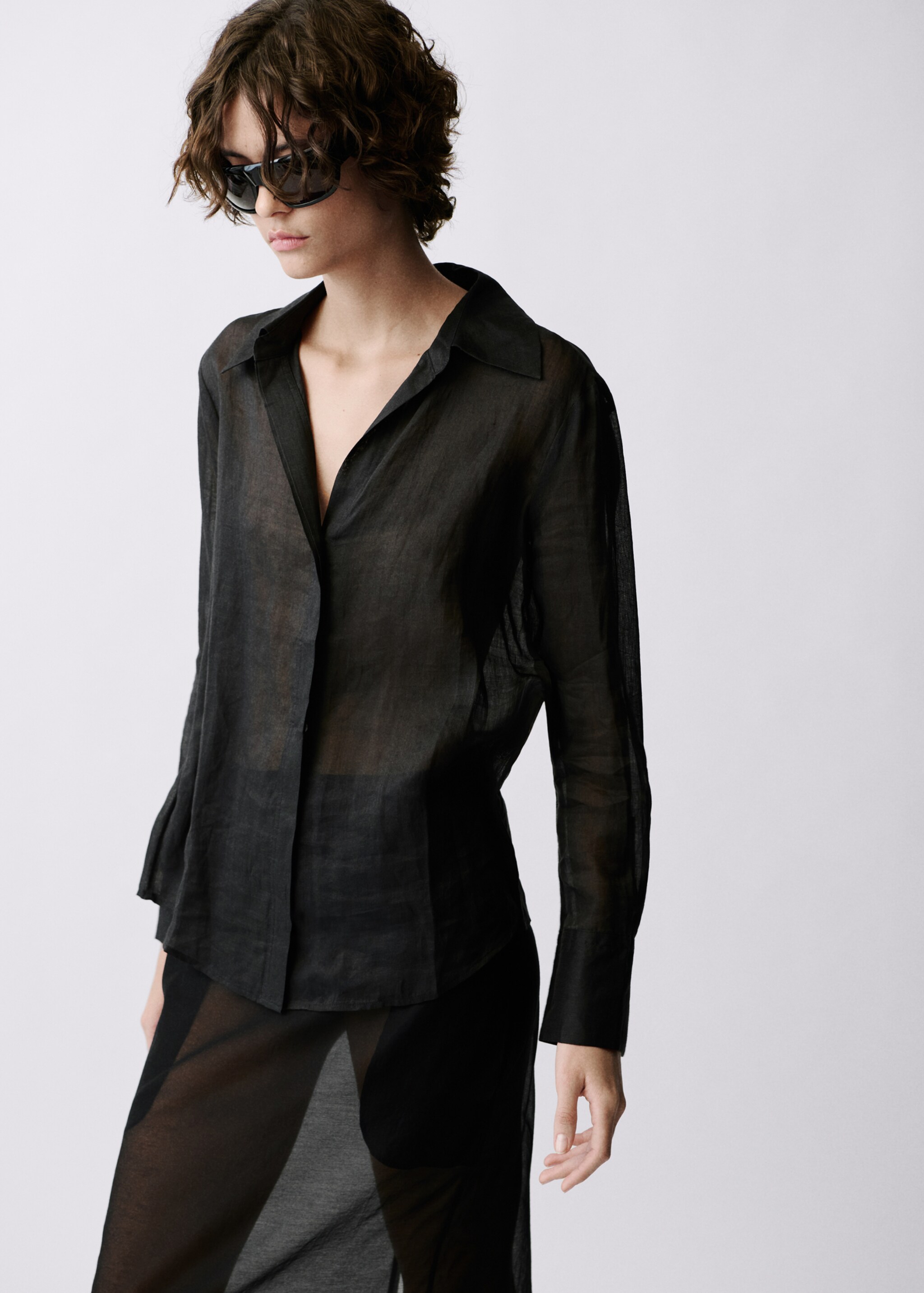 Ramie shirt with hidden buttons - Details of the article 2