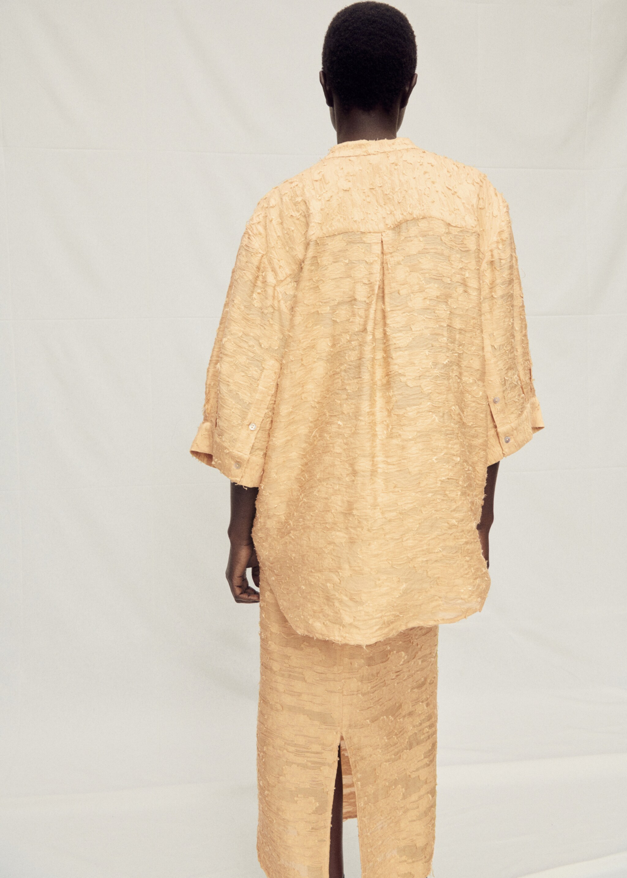 Textured oversize shirt - Reverse of the article