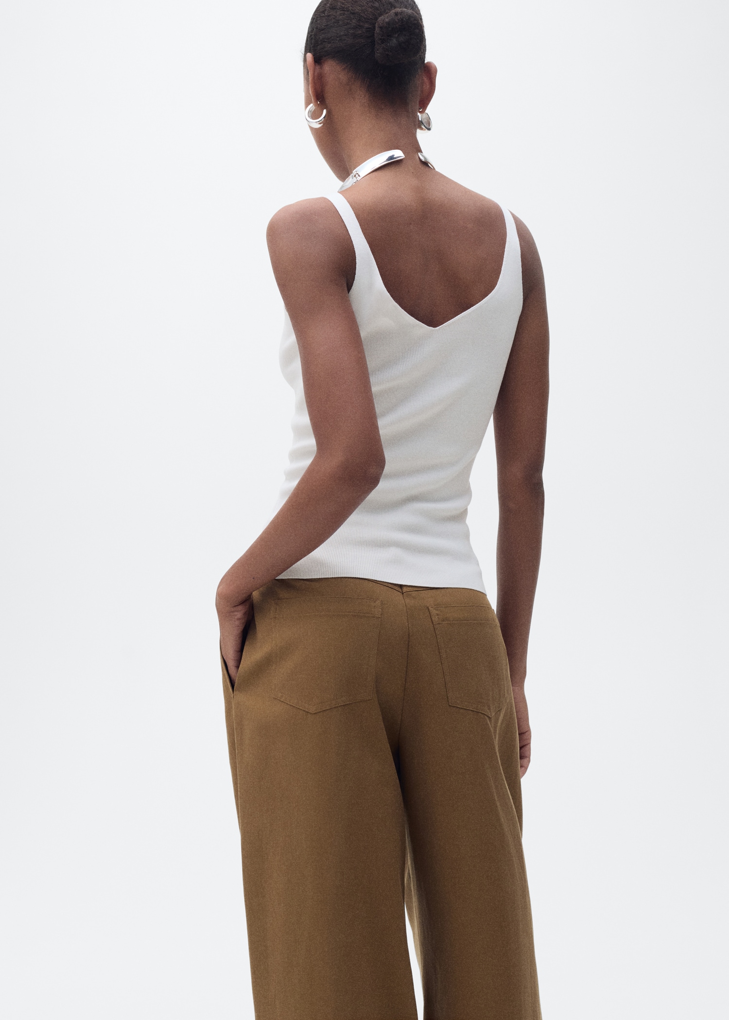 V-neck knit top - Reverse of the article