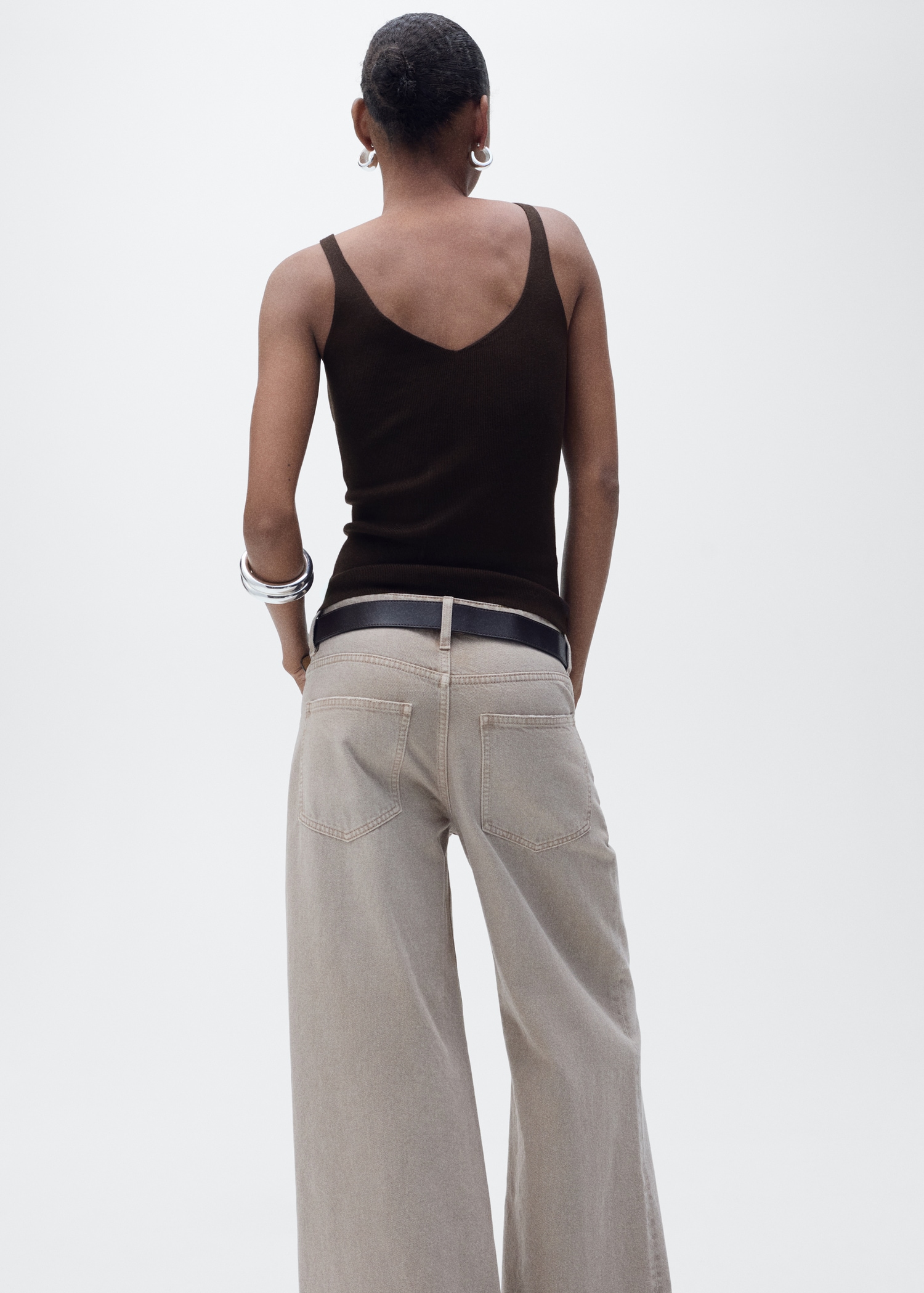 V-neck knit top - Reverse of the article