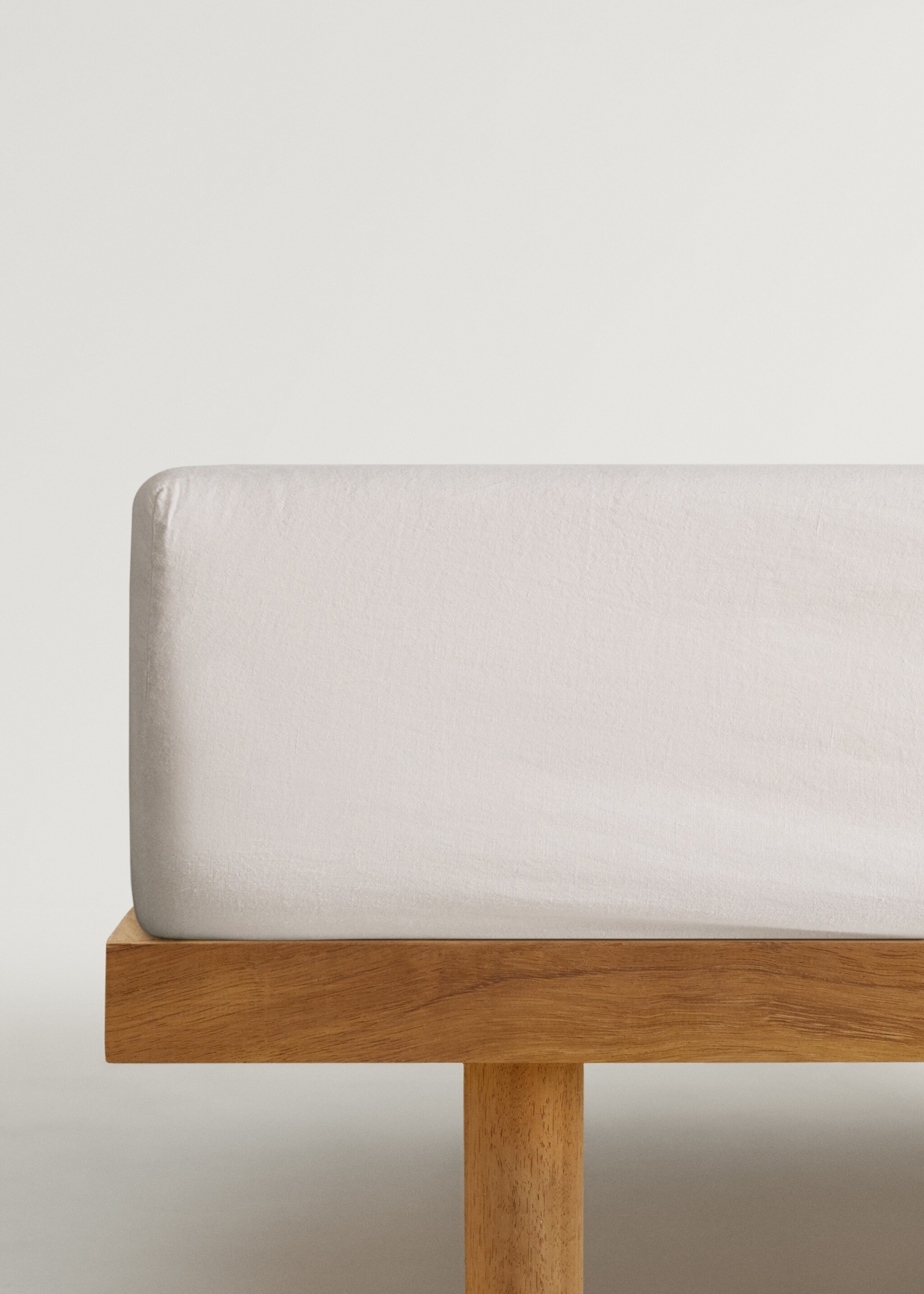 Washed linen fitted sheet for 160 cm bed - Article without model, Beige. Ref: 87037197-00.