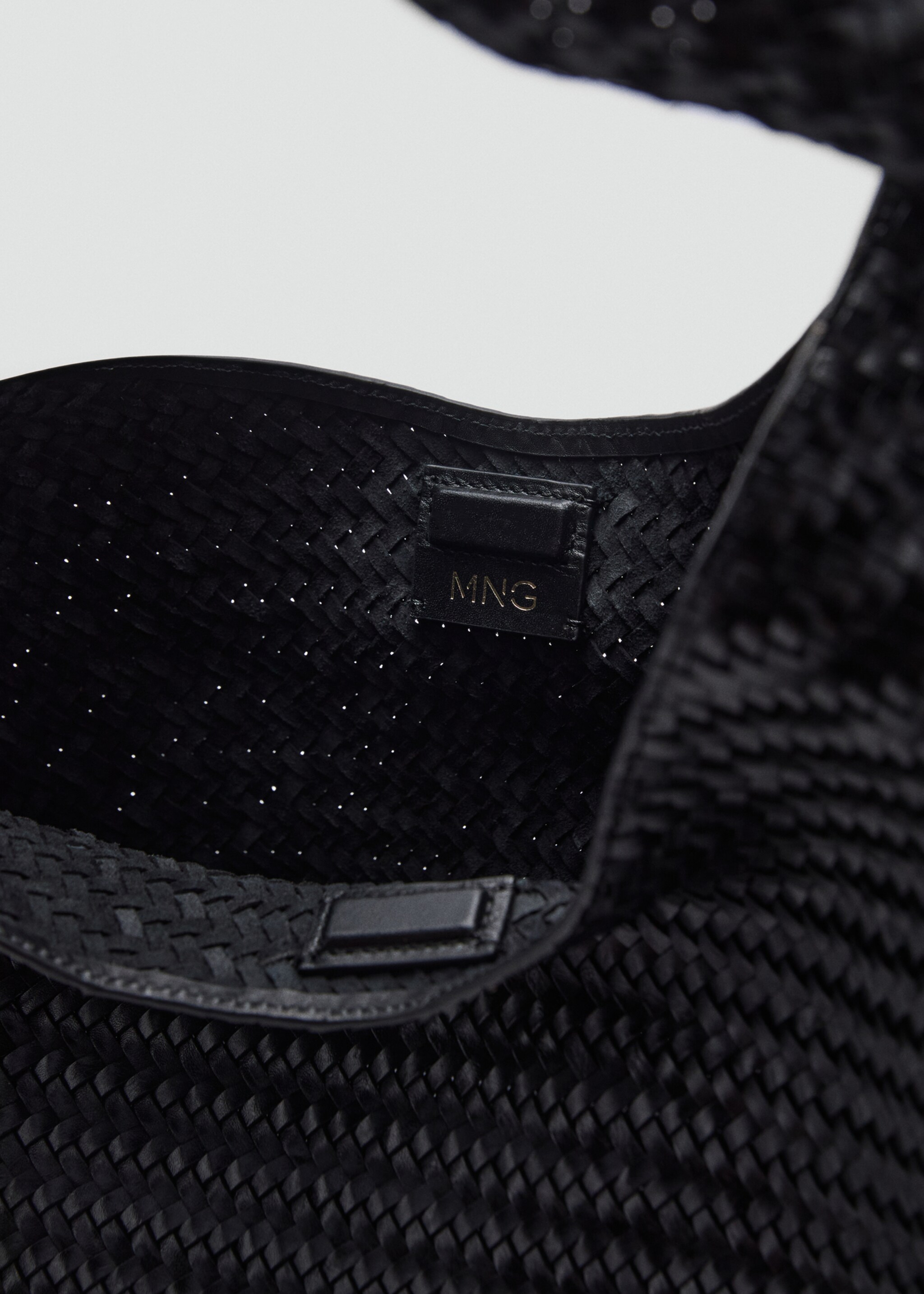 Large braided leather shoulder bag - Details of the article 3