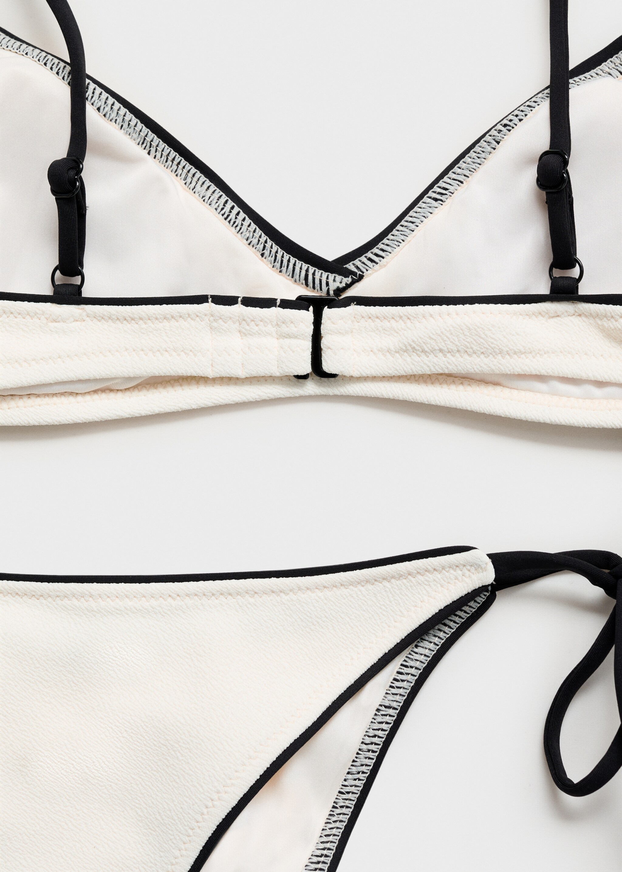 Bikini top with contrasting trim - Details of the article 0