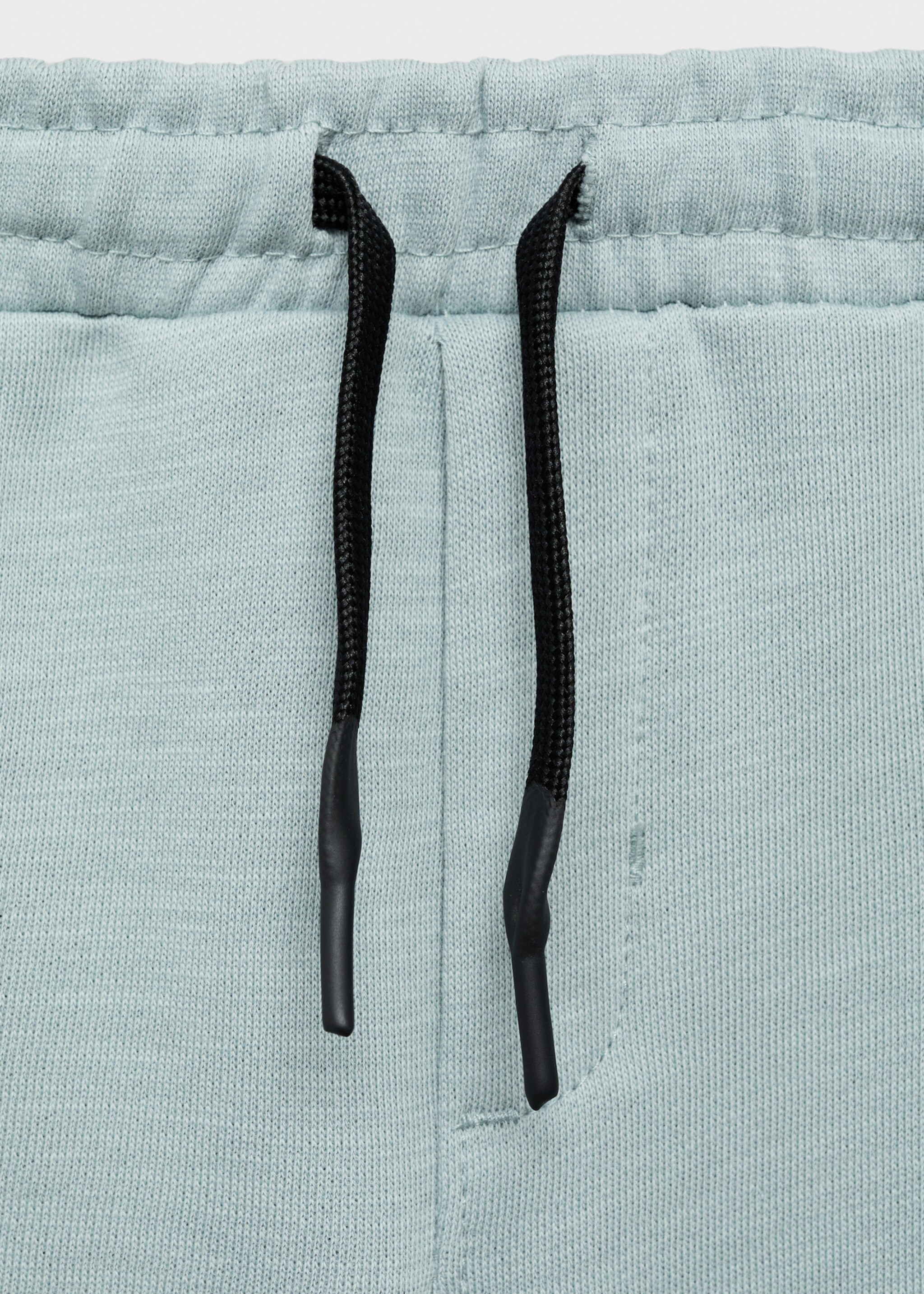 Contrast pockets Bermuda shorts - Details of the article 8