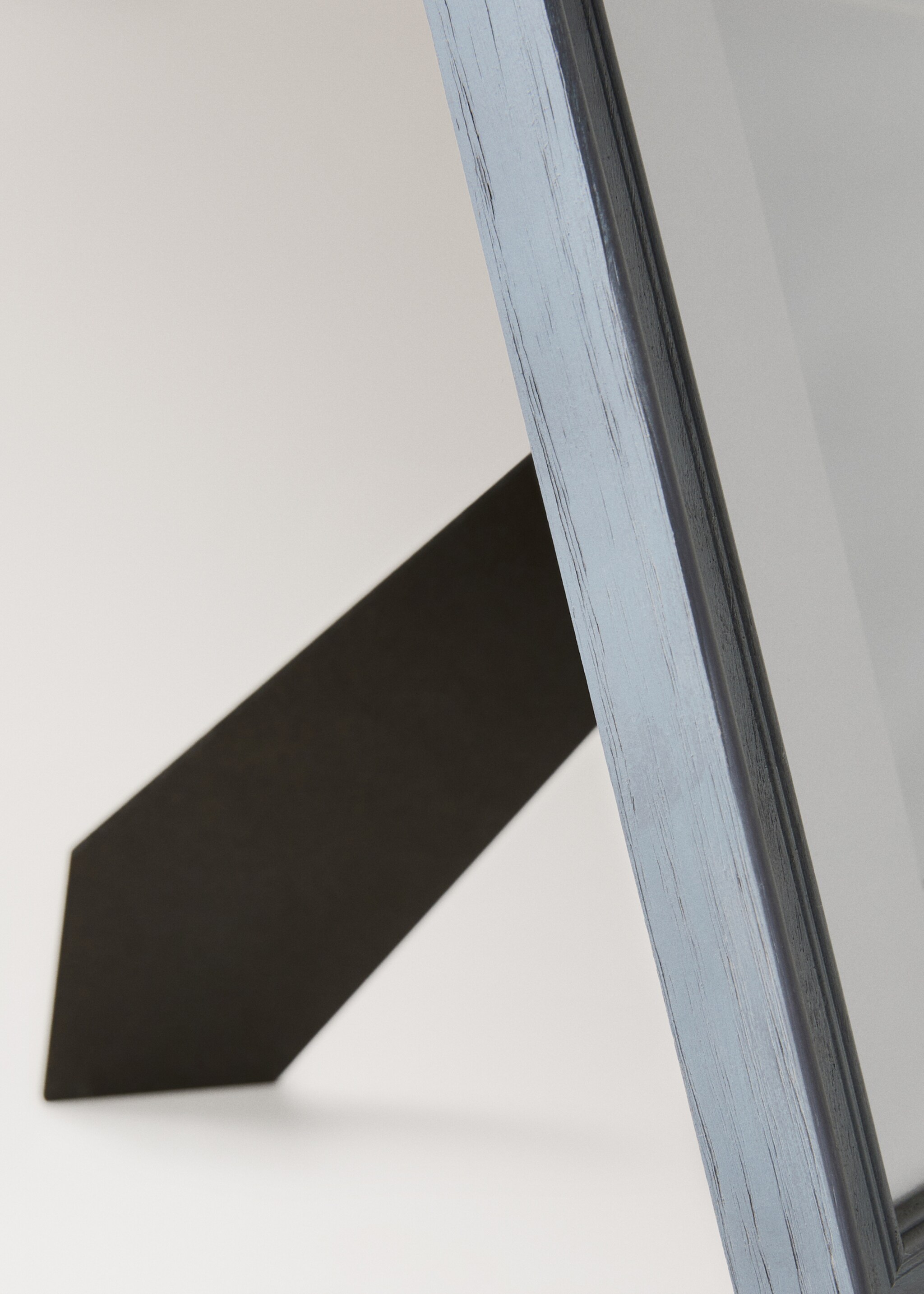 Mittelgroßer Holzrahmen mit Passepartout - Detail des Artikels 3, Blau. Ref: 87037712-00.