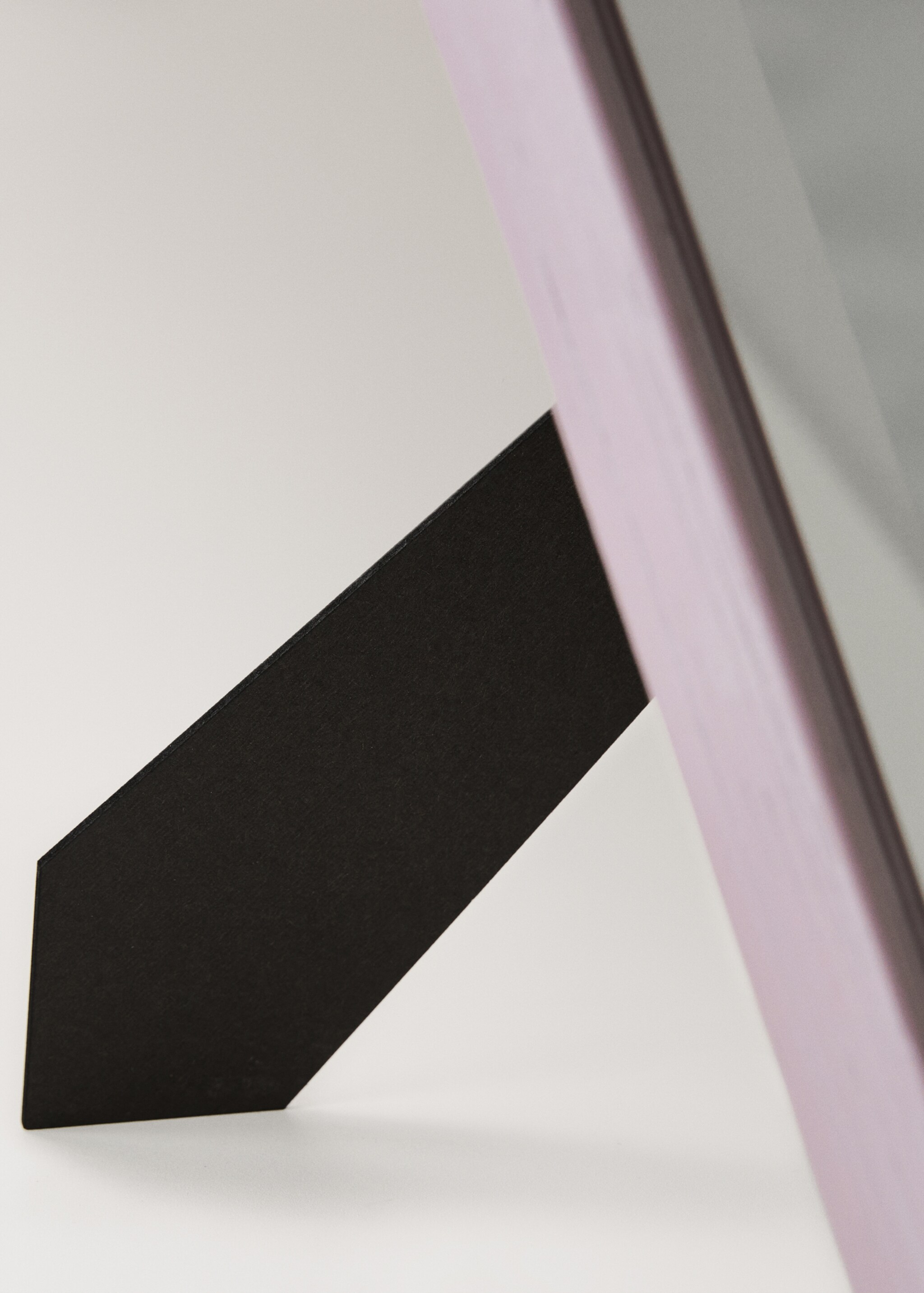 Medium wooden passe-partout frame - Details of the article 3, Lilac. Ref: 87037712-00.