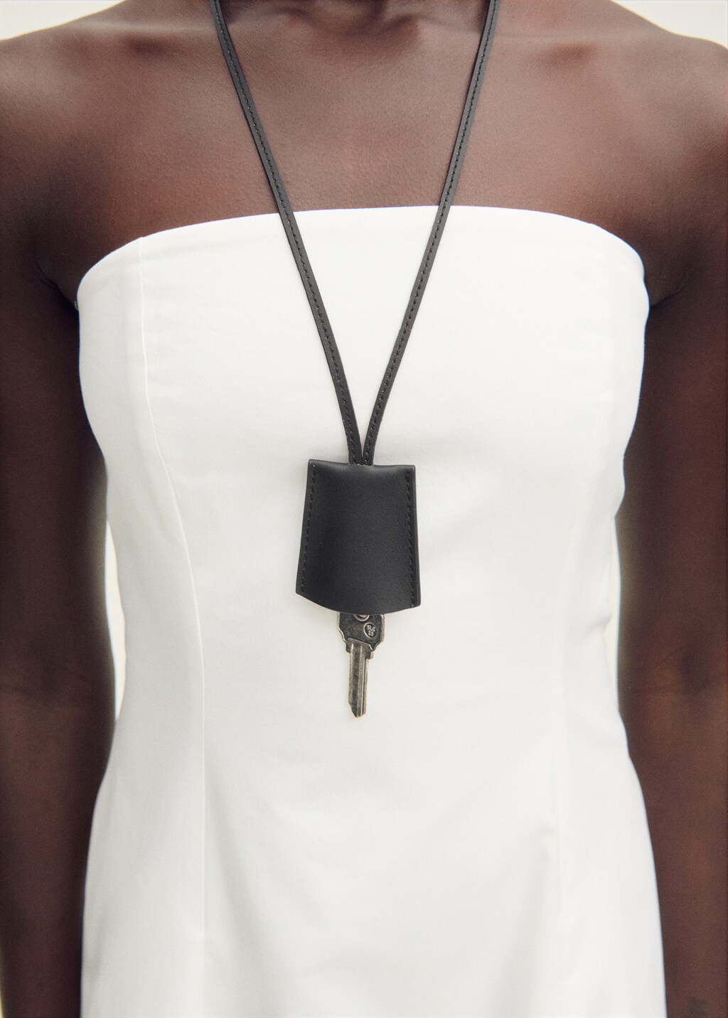 Leather necklace with keychain pendant - Women | MANGO USA