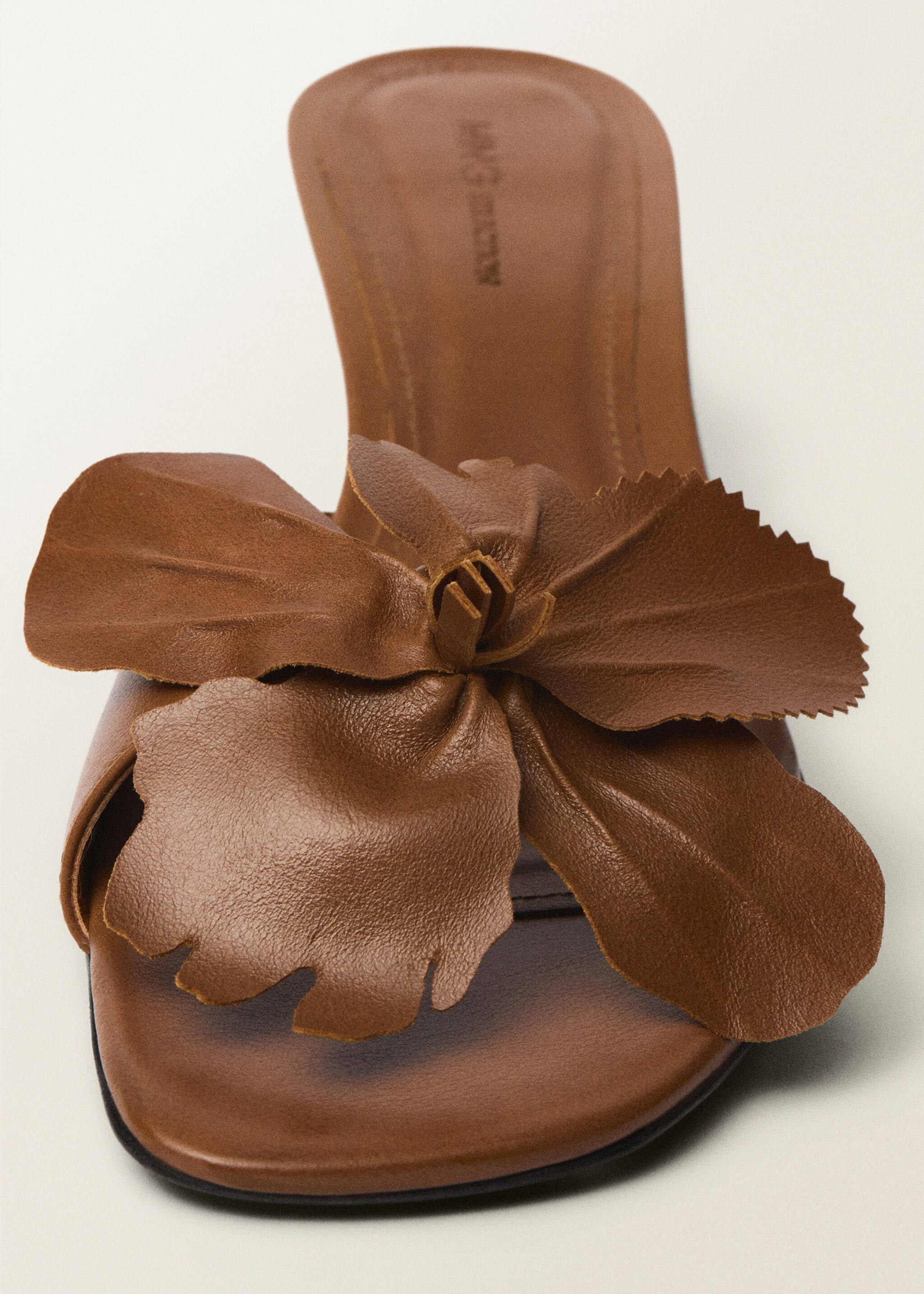 Leather heeled sandals with flower detail - Details of the article 2