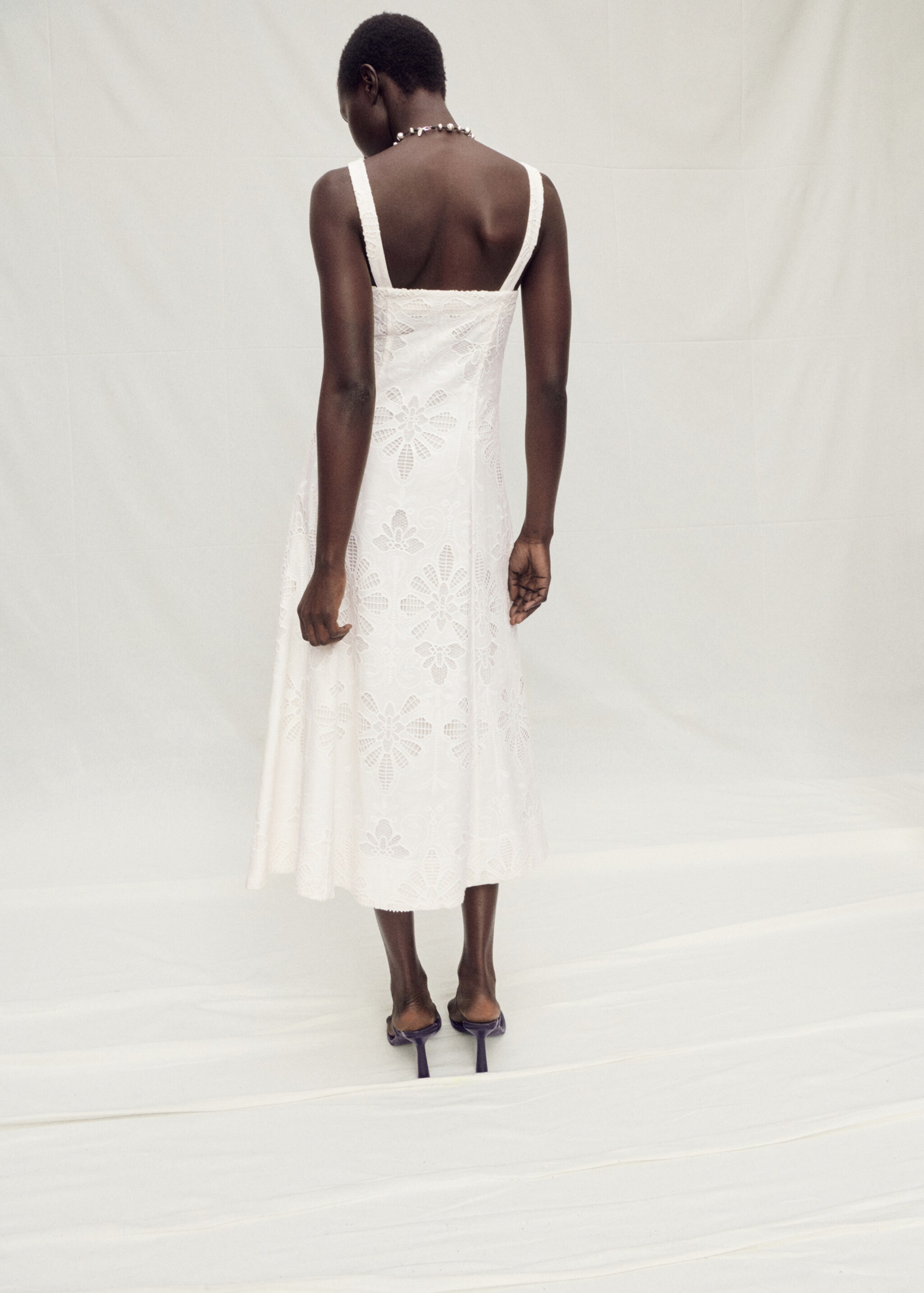 Linen floral-embroidered flared dress - Reverse of the article