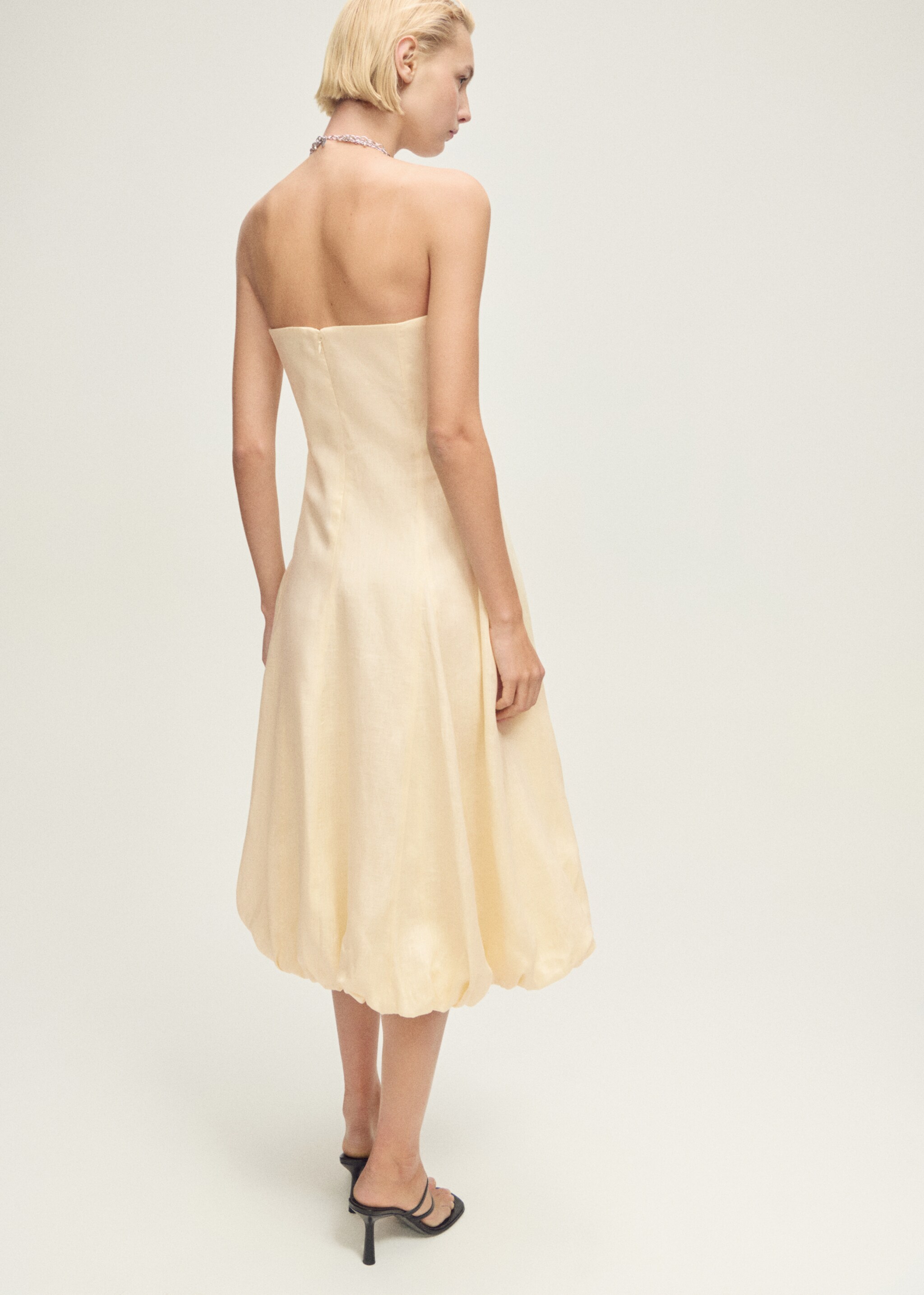 Linen dress with puffed hem - Reverse of the article