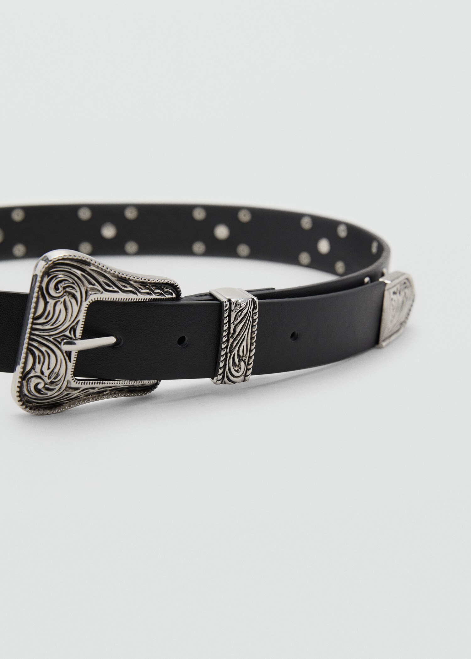 Ceinture fine à boucle - Plan moyen