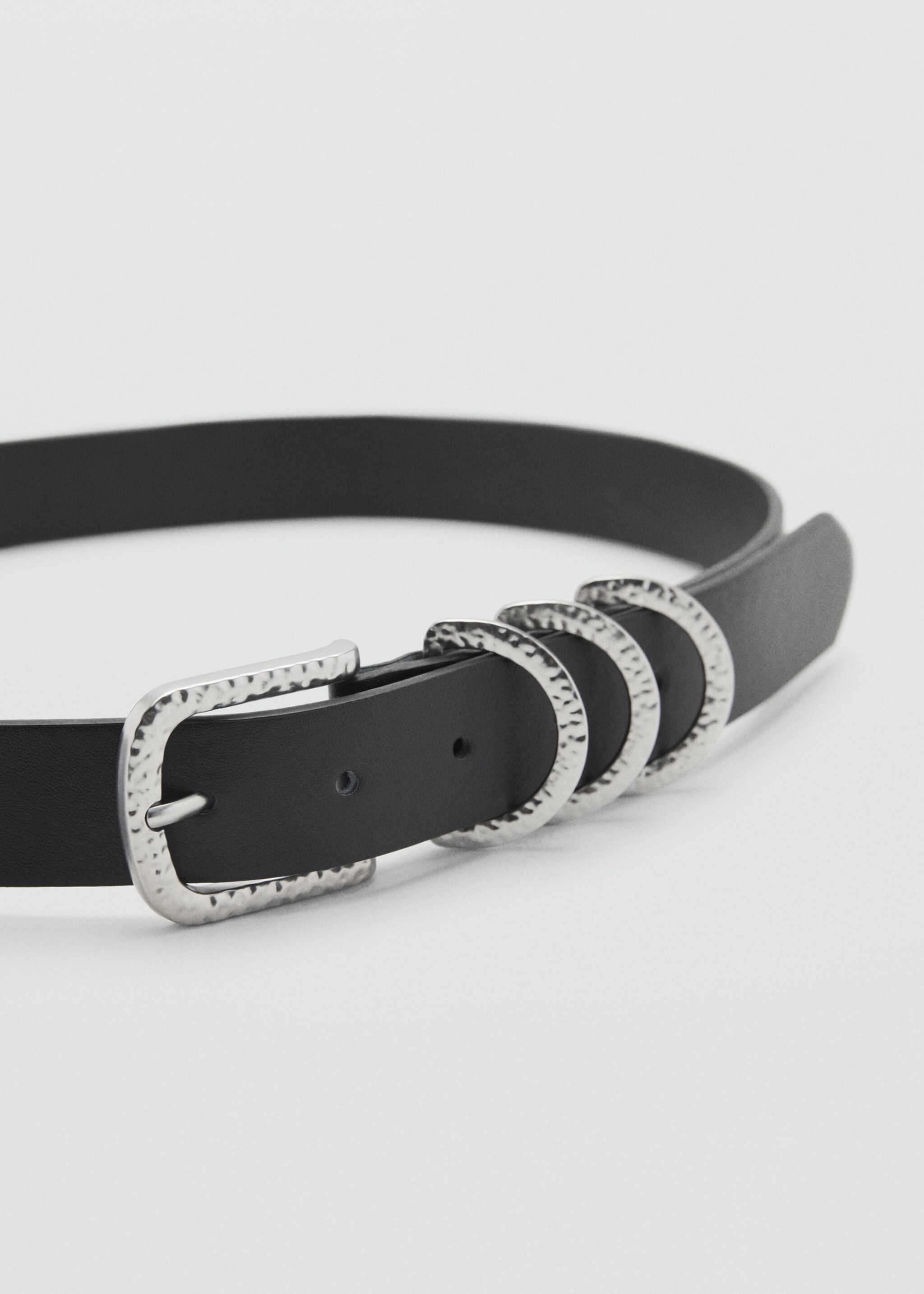 Ceinture fine boucle métallique - Plan moyen