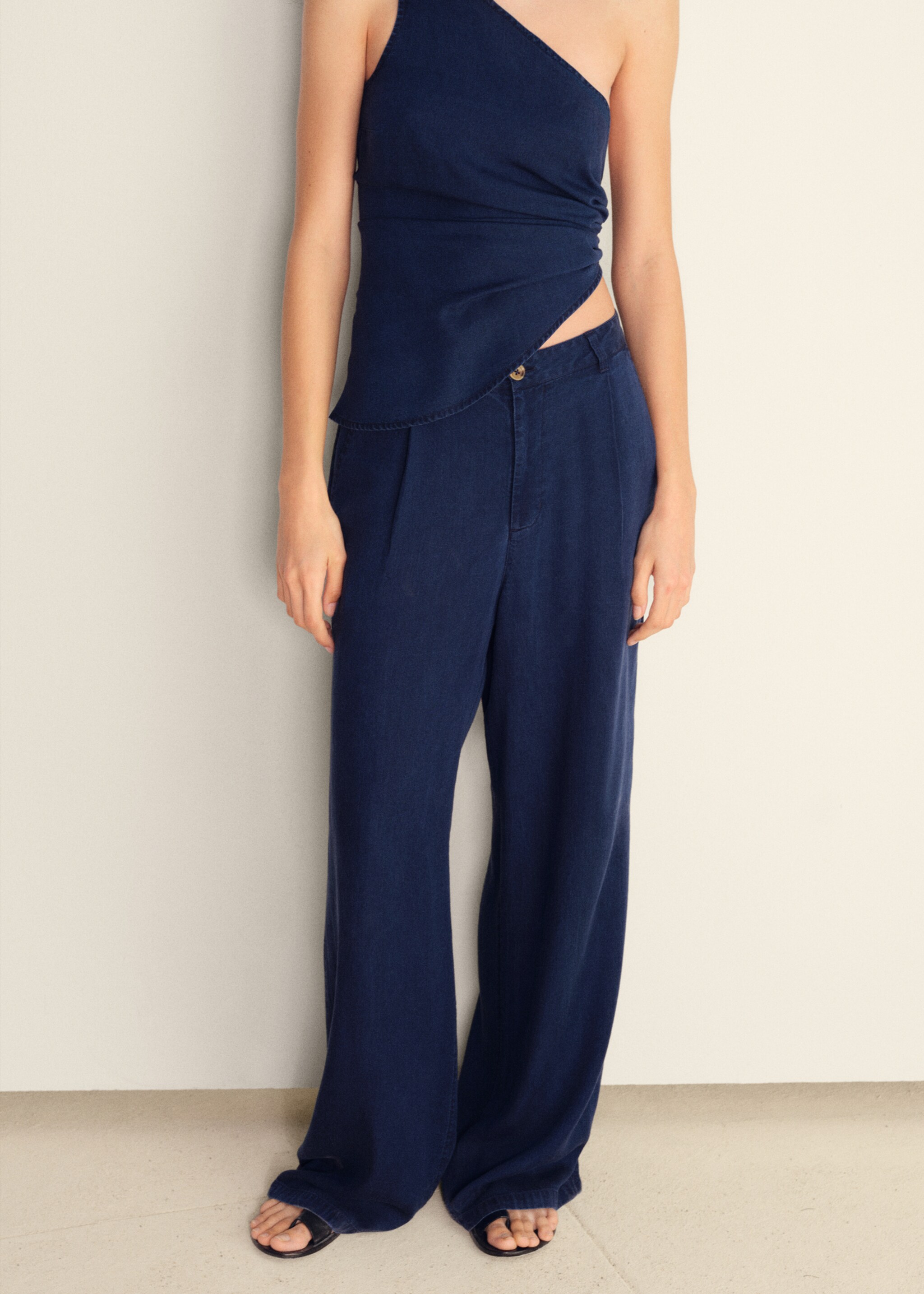 Wide-leg lyocell trousers with pleats - Medium plane