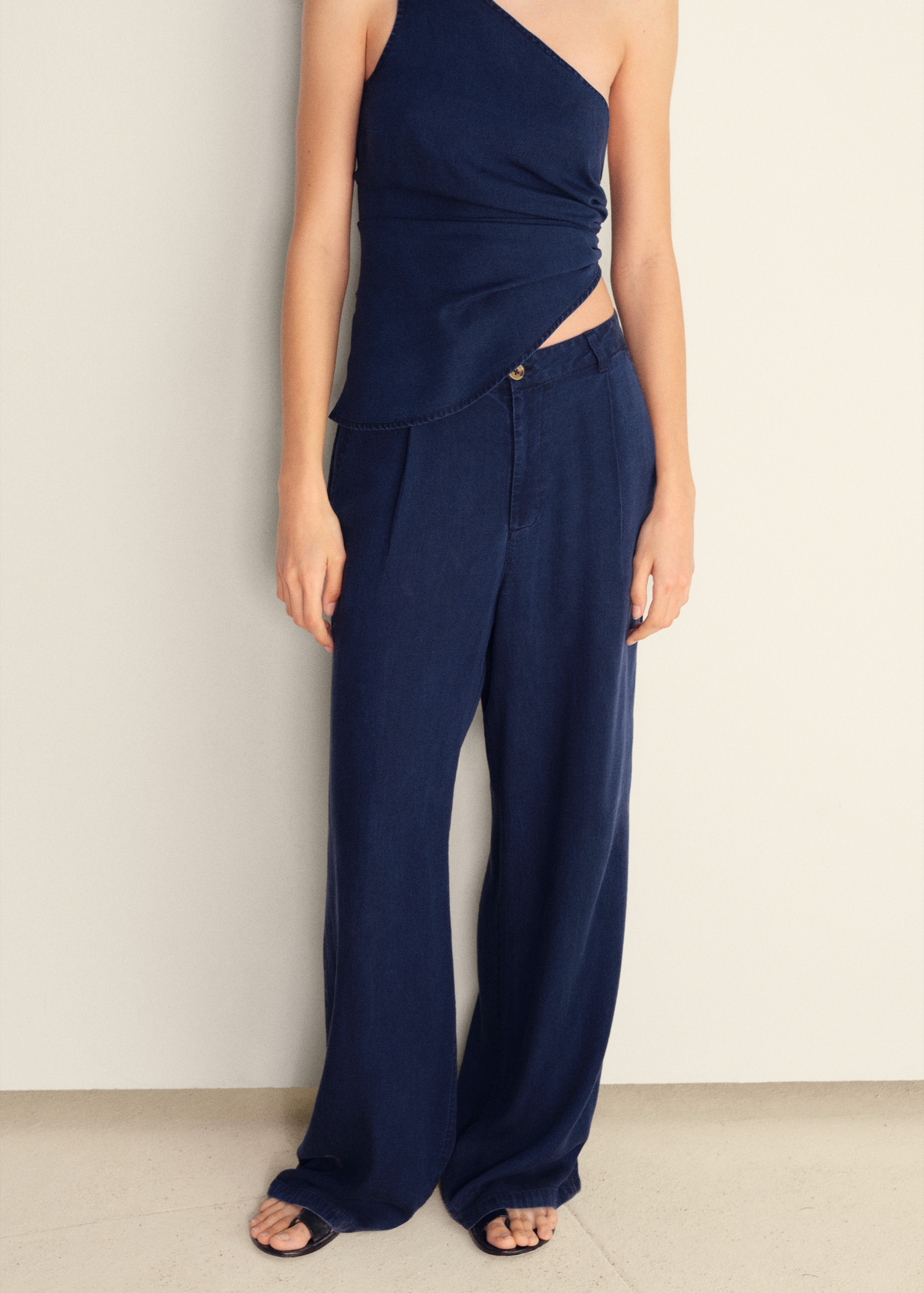 Wide-leg lyocell trousers with pleats - Medium plane