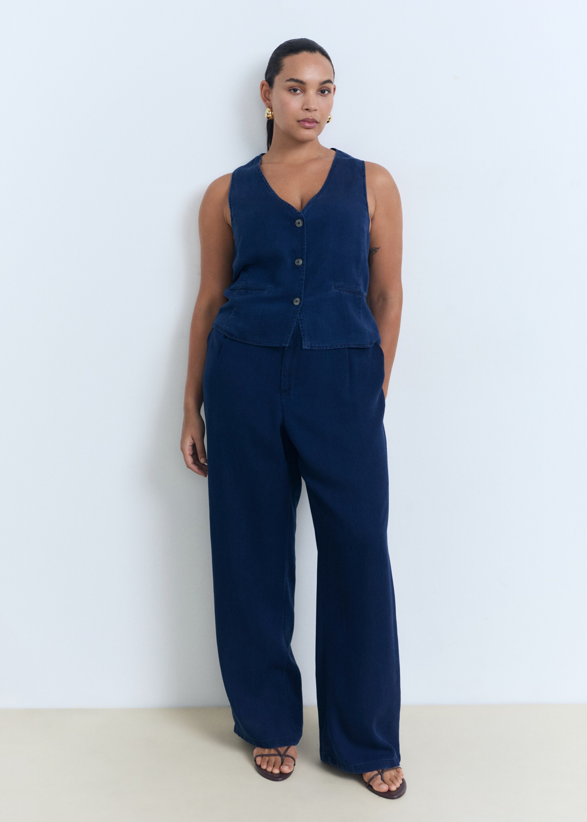 Wide-leg lyocell trousers with pleats - Details of the article 3