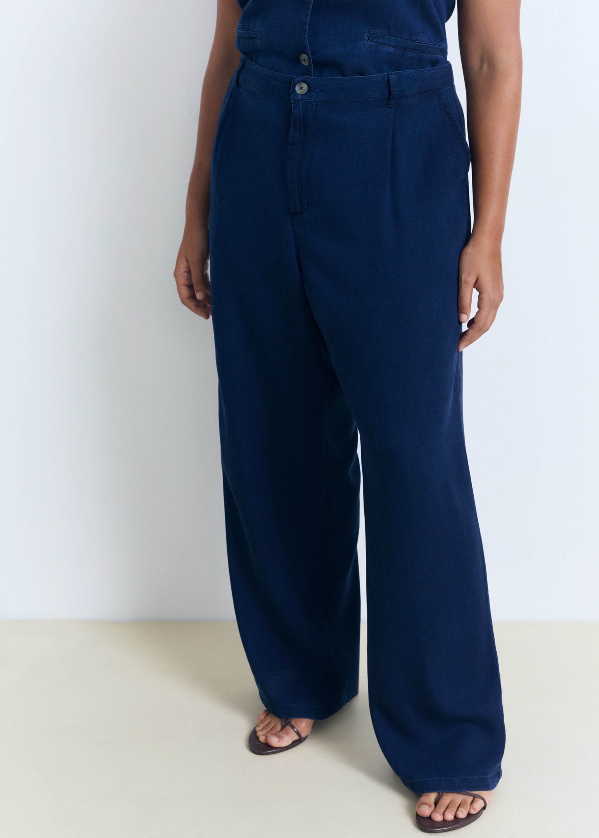 Wide-leg lyocell trousers with pleats - Details of the article 5
