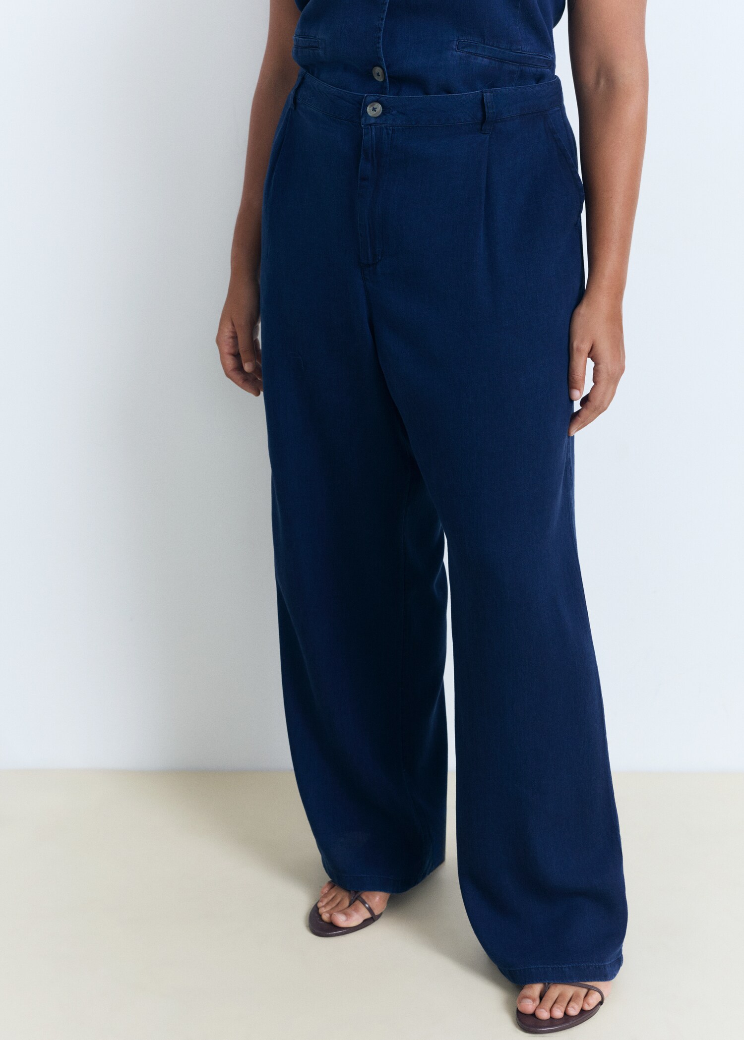 Wide-leg lyocell trousers with pleats - Details of the article 5