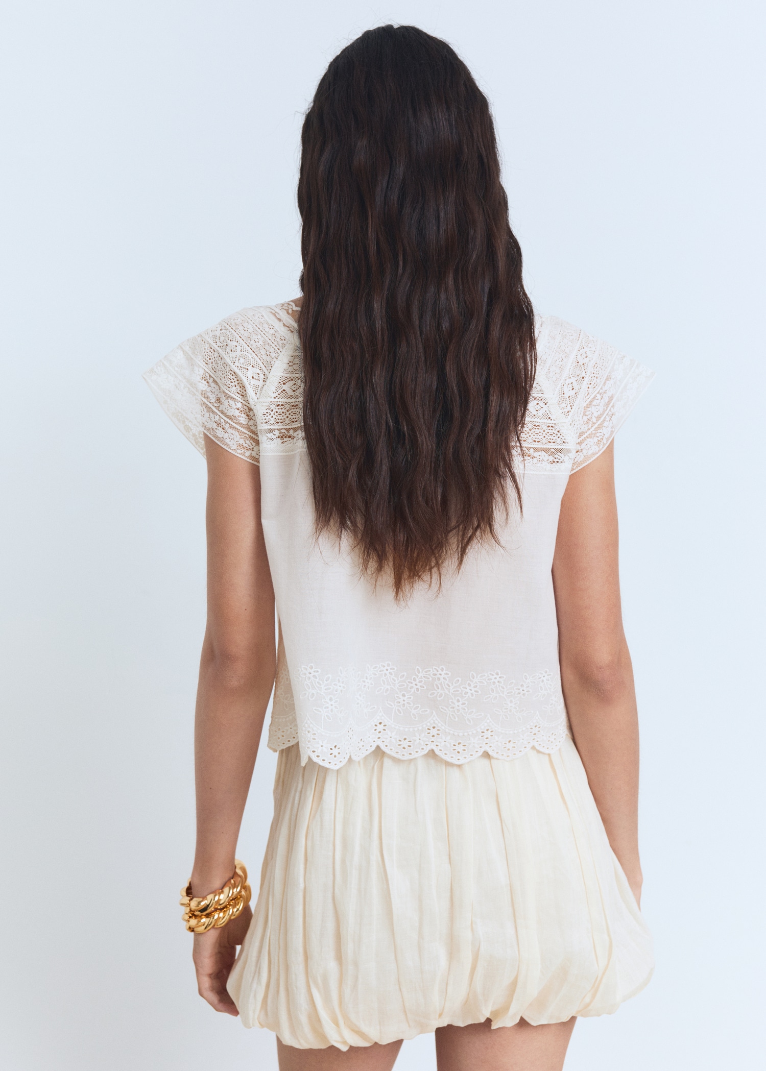 Cotton blouse with lace details - Reverse of the article