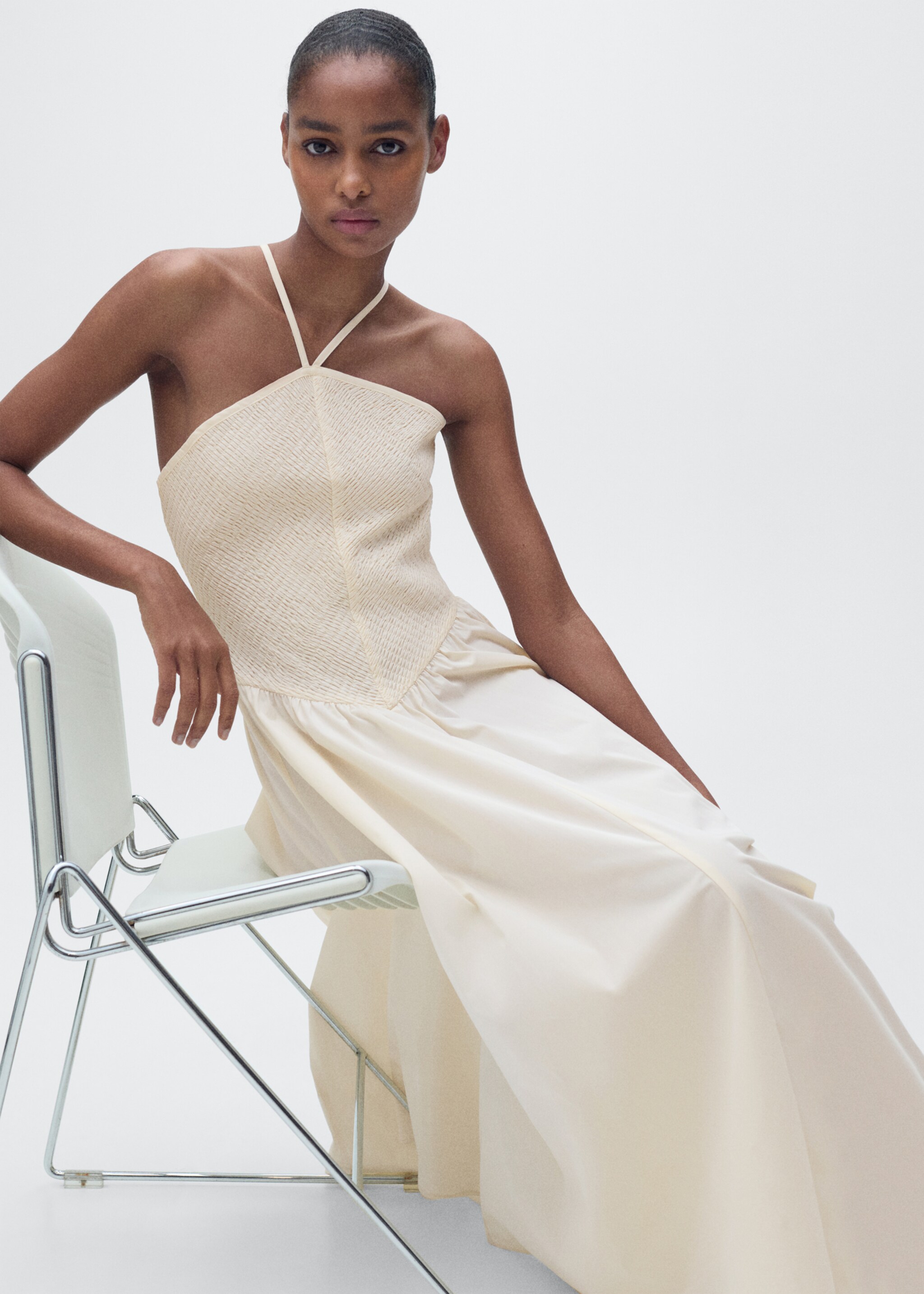 Vestido halter combinado - Plano medio