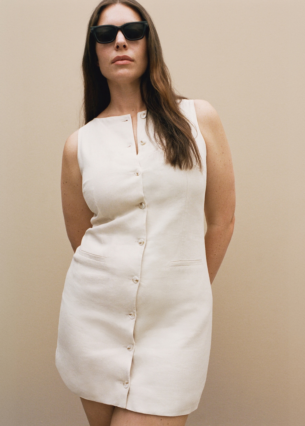 スペイン発送 MANGO ショートボタンダウンリネンブレンドドレス Short button-down linen-blend dress - Women | MANGO USA