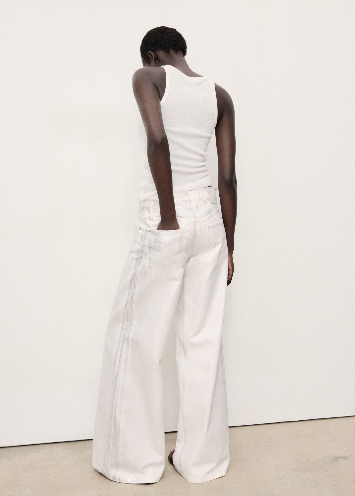 Metallic-finish wide-leg jeans - Reverse of the article