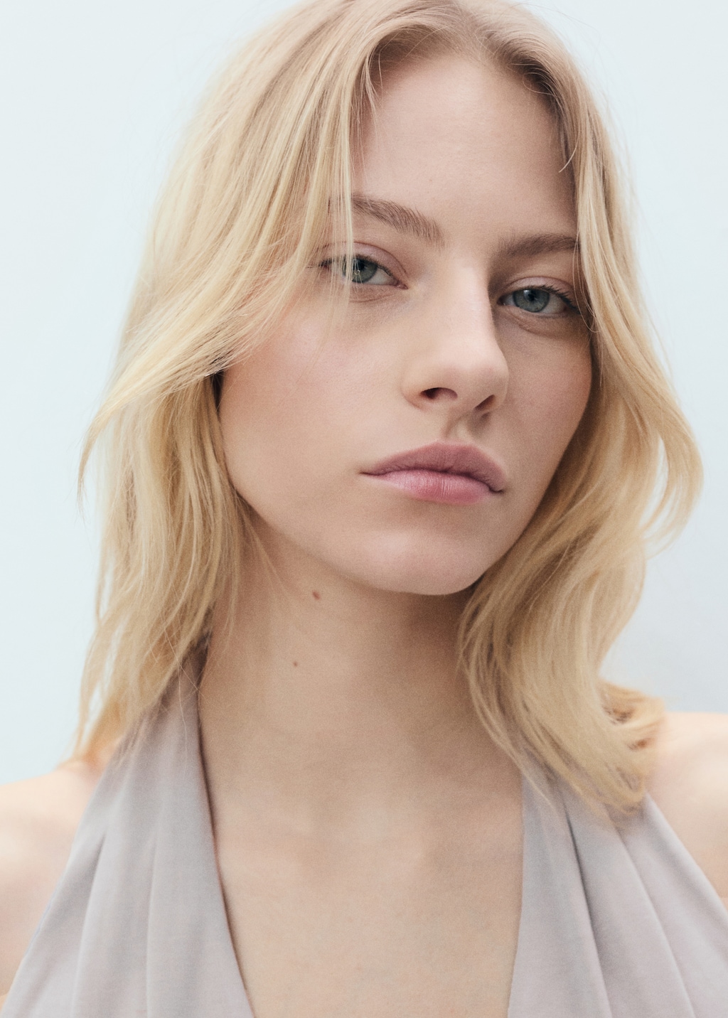 Halter-neck crossover top - image 4