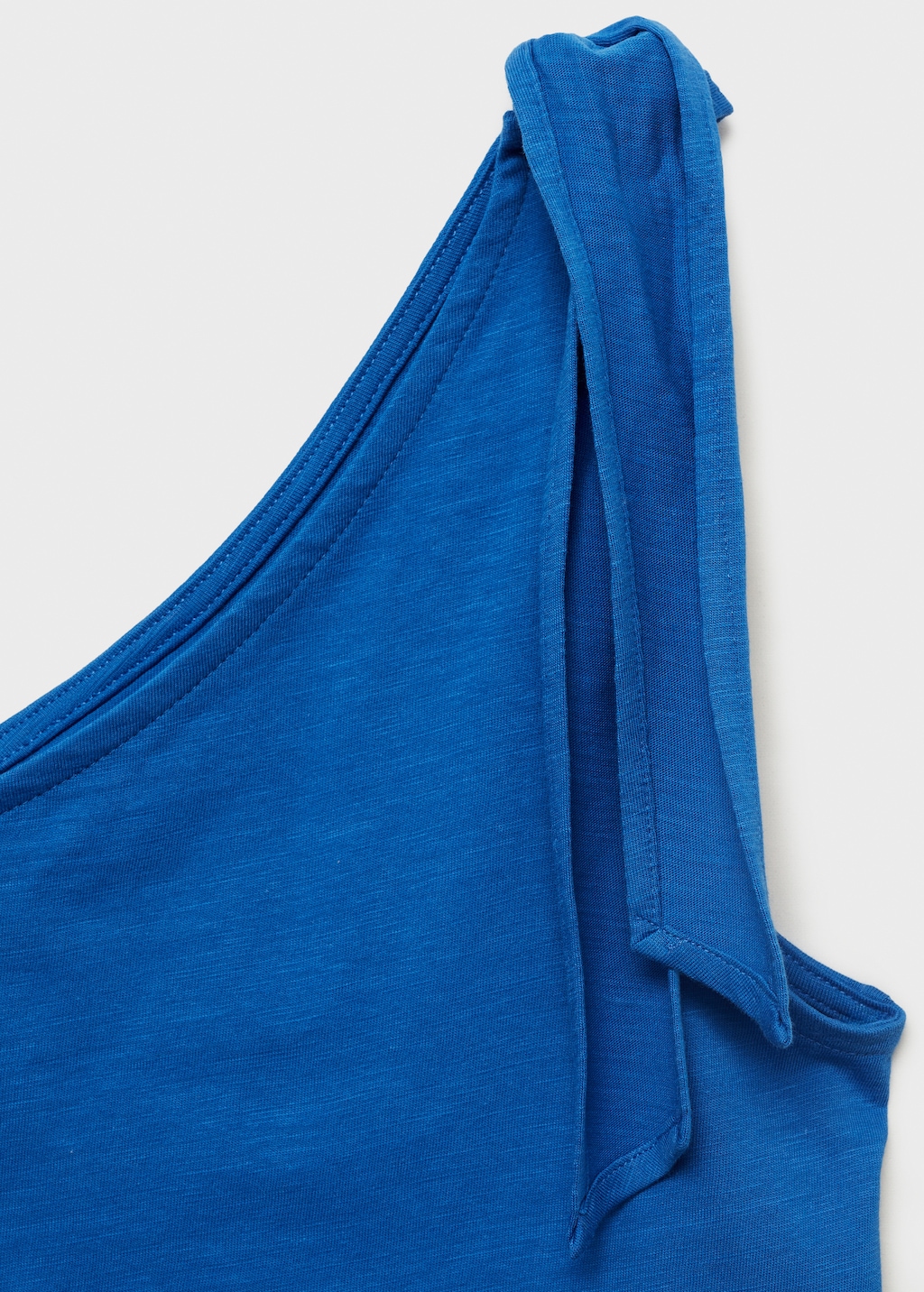 Asymmetrical top with bow