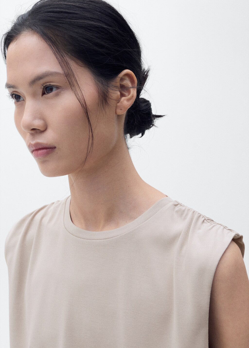 Flowy t-shirt with gathered shoulders - image 4