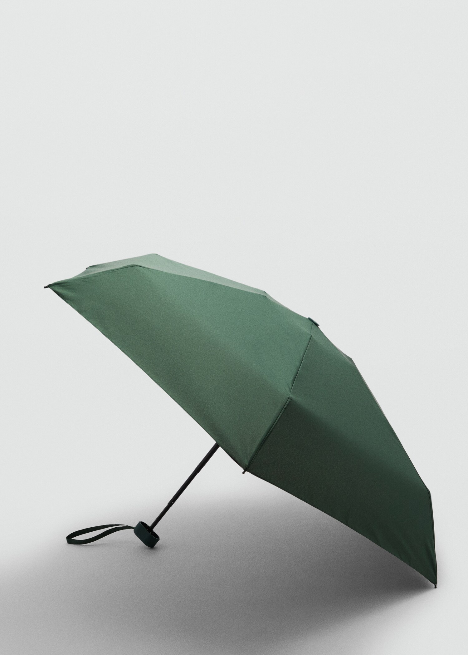 Plain folding umbrella - Середній план