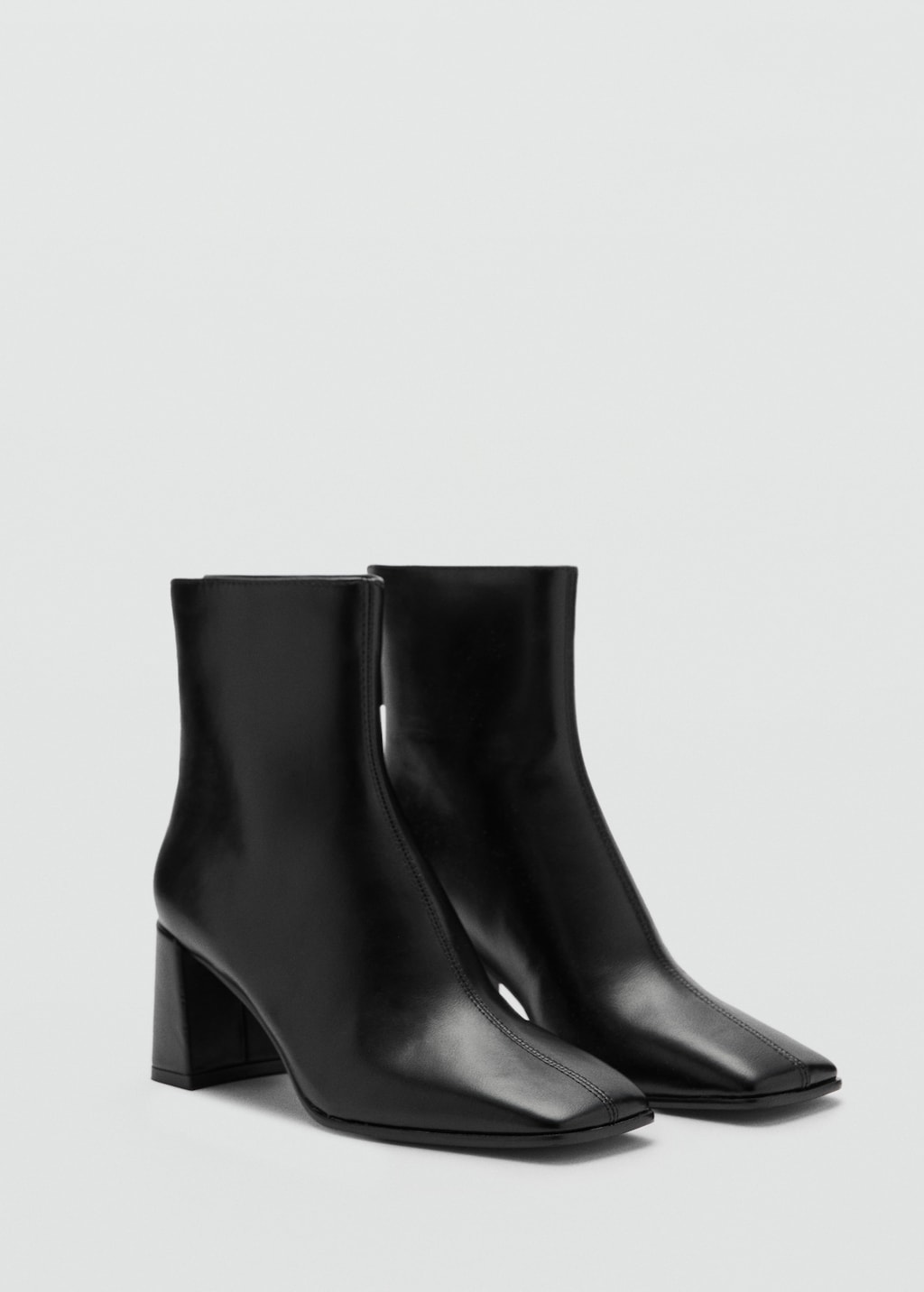 Block ankle boots with square toe