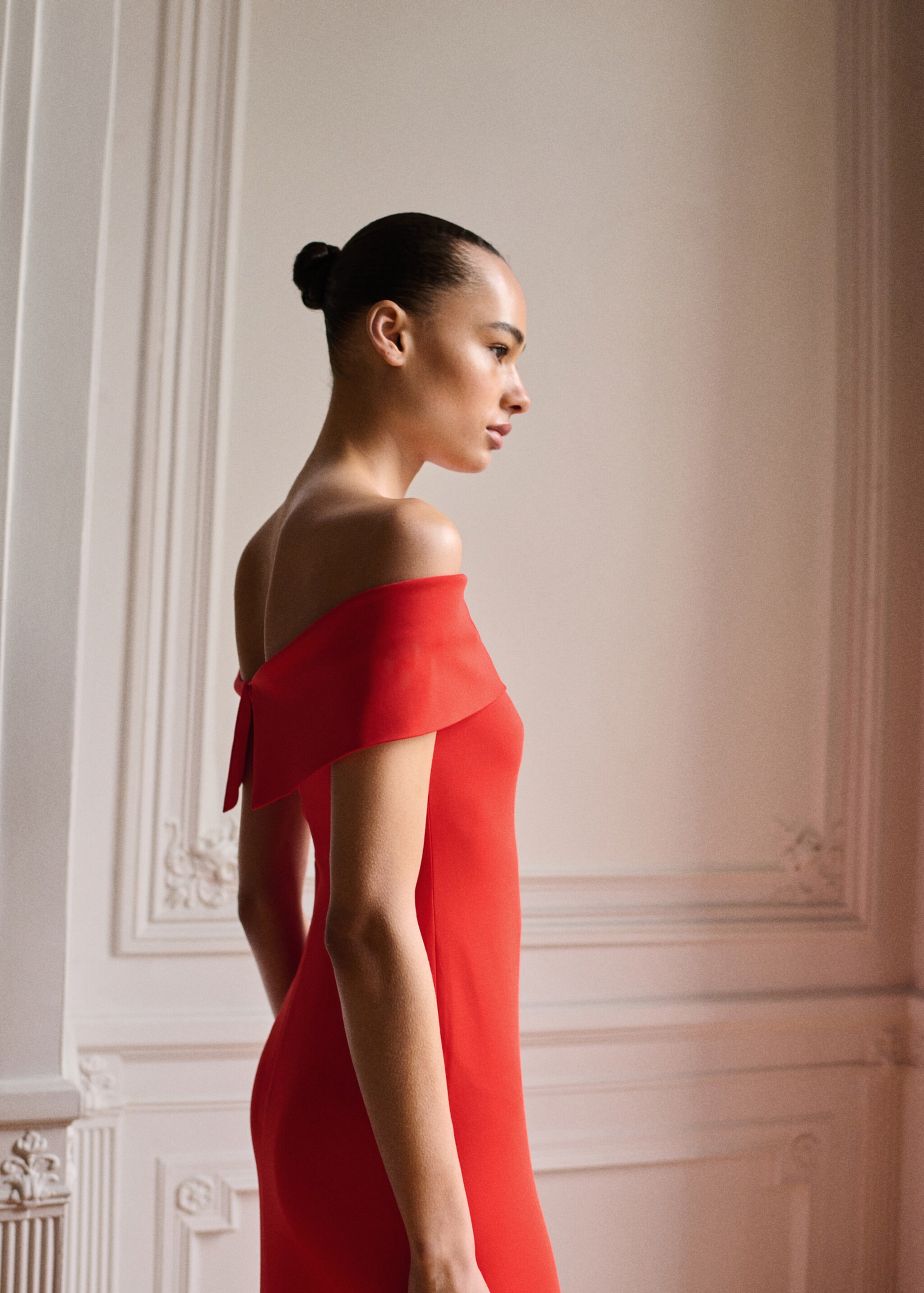 Off-the-shoulder dress with slit detail - Details of the article 1