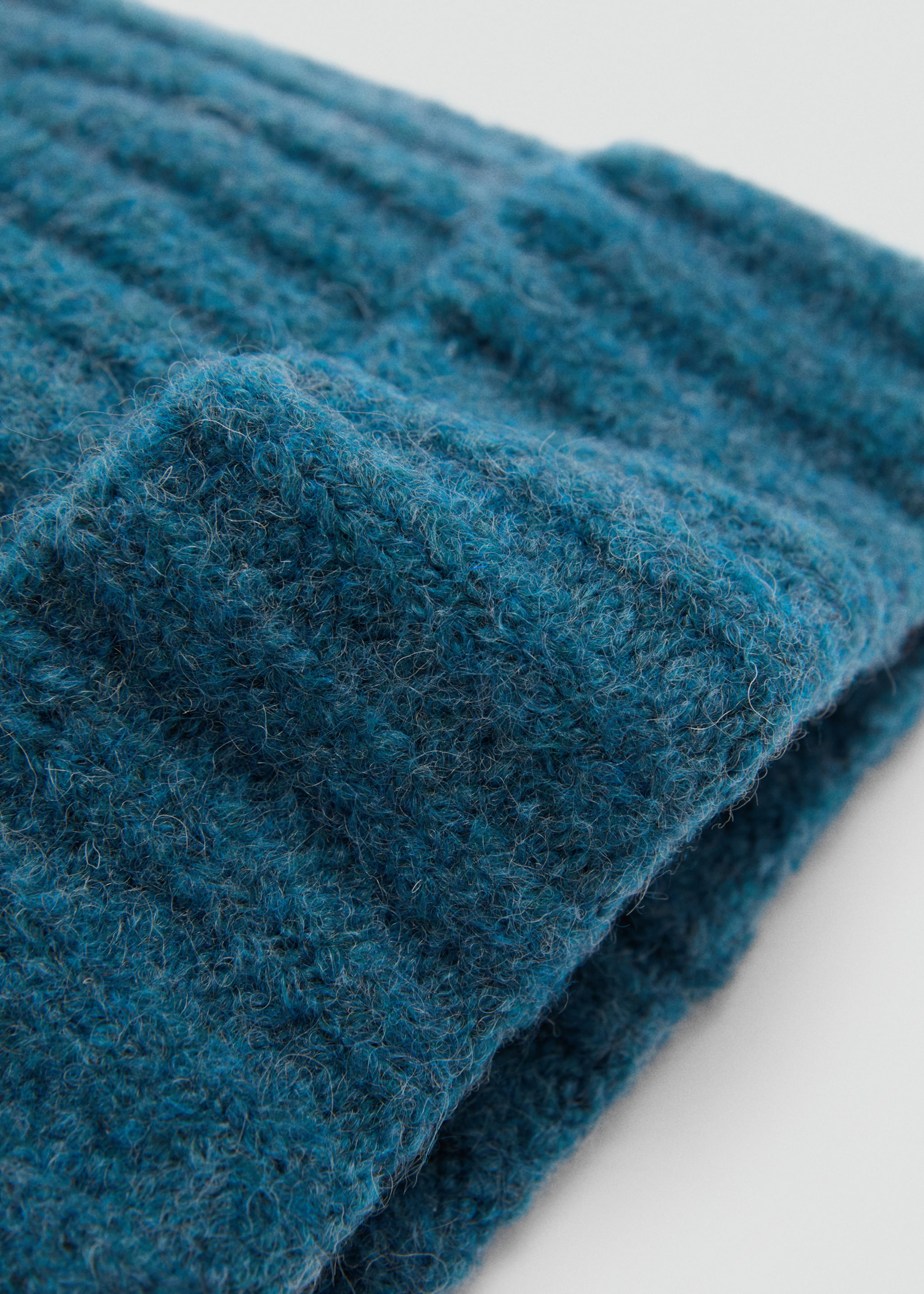 Ribbed knit beanie - Medium plane