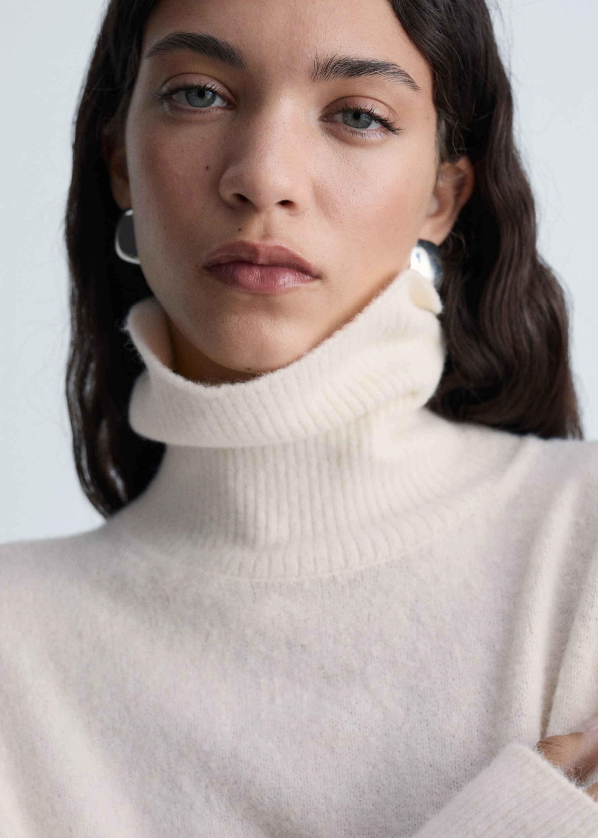 Short knitted turtleneck dress - Details of the article 1