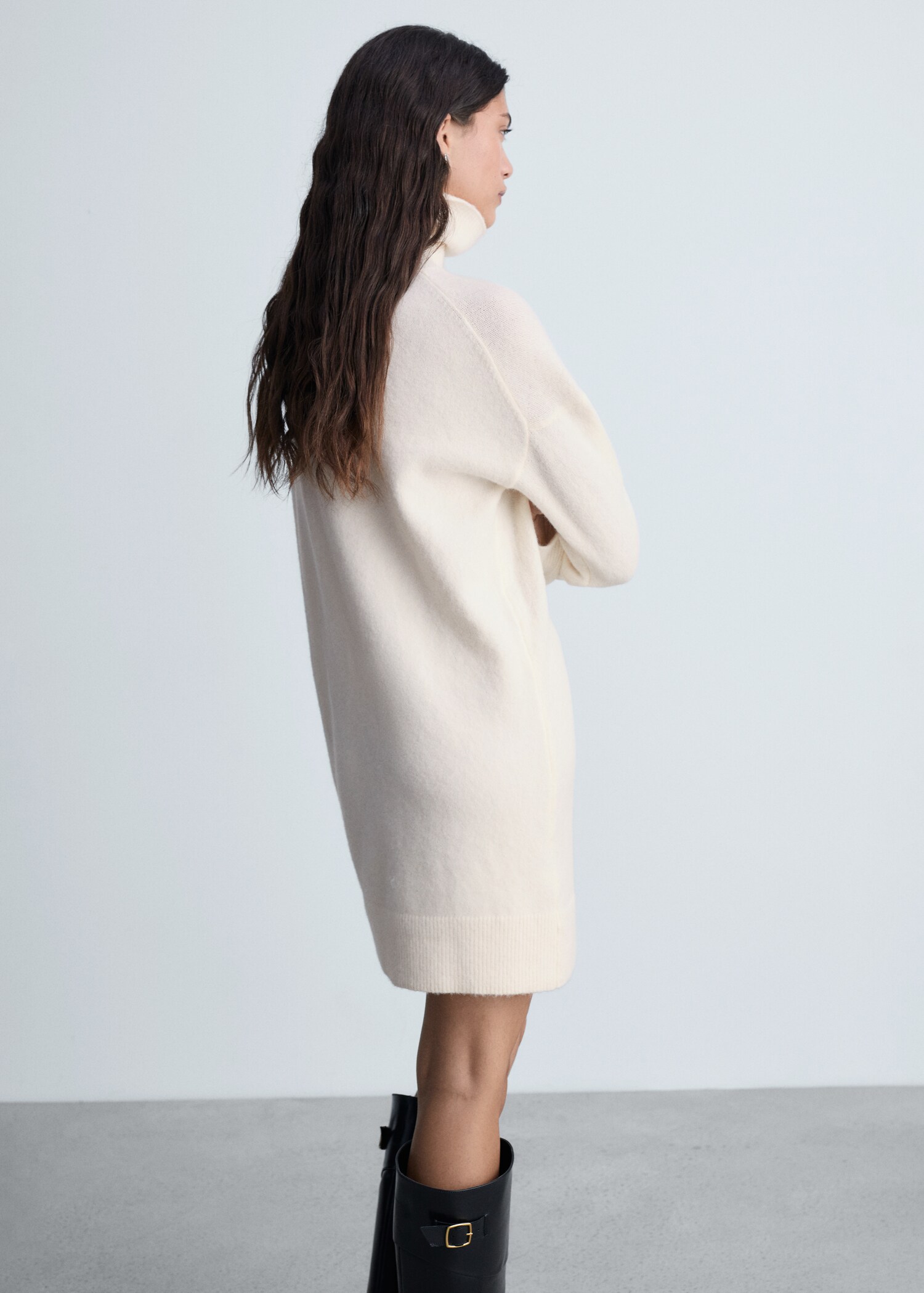 Vestido corto punto cuello vuelto - Reverso del artículo