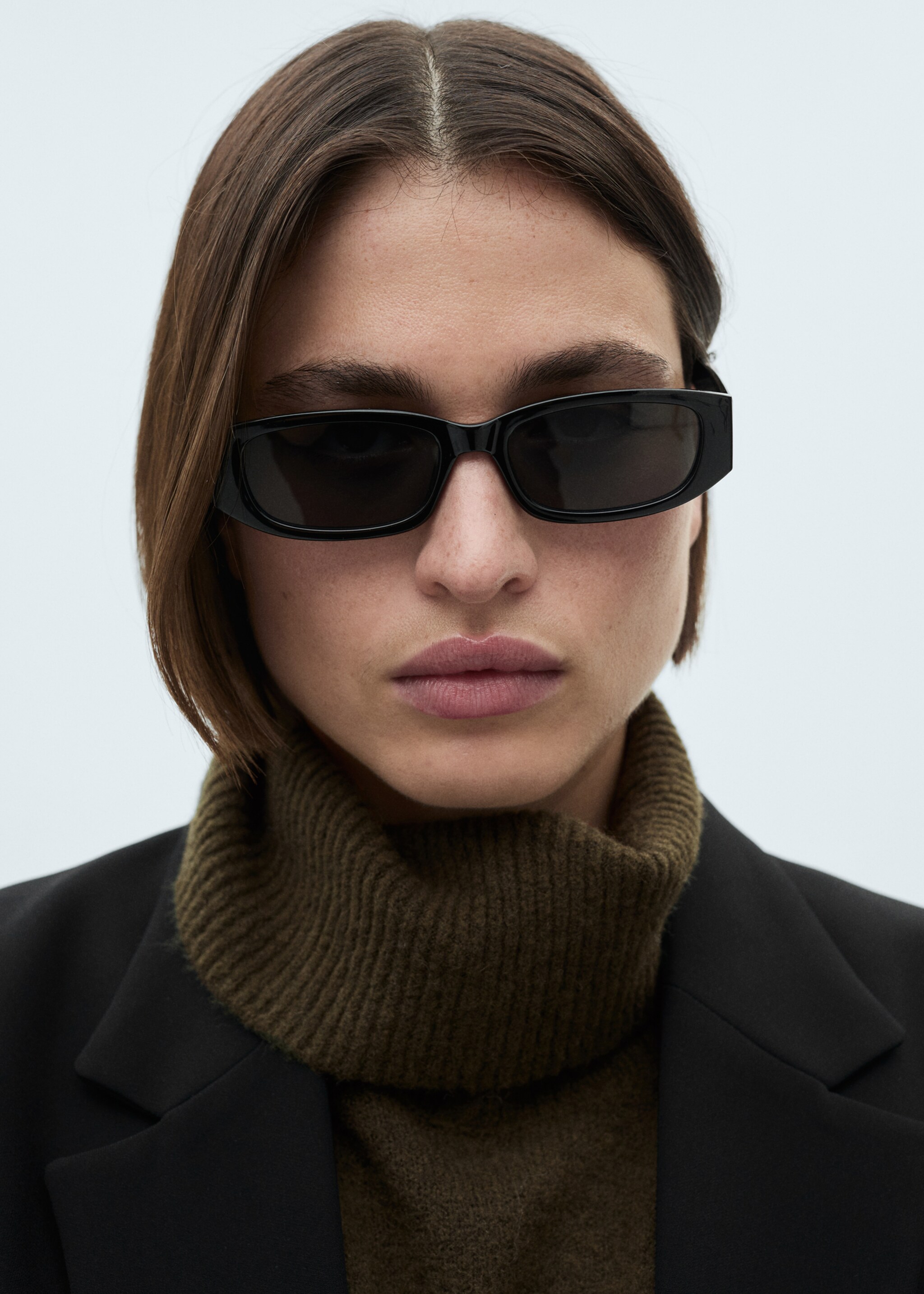 Short knitted turtleneck dress - Details of the article 4, Khaki. Ref: 87040284-00.