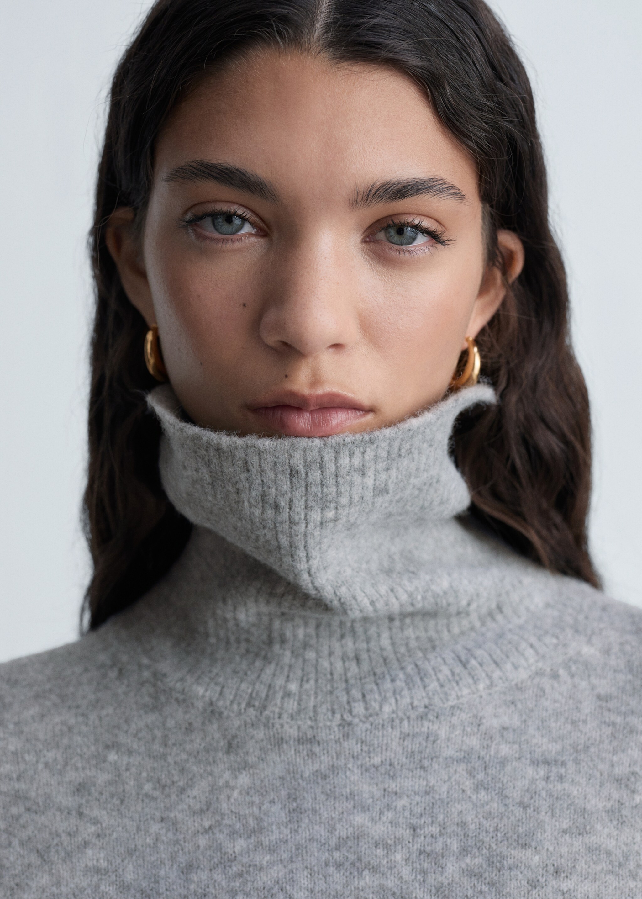 Short knitted turtleneck dress - Details of the article 1