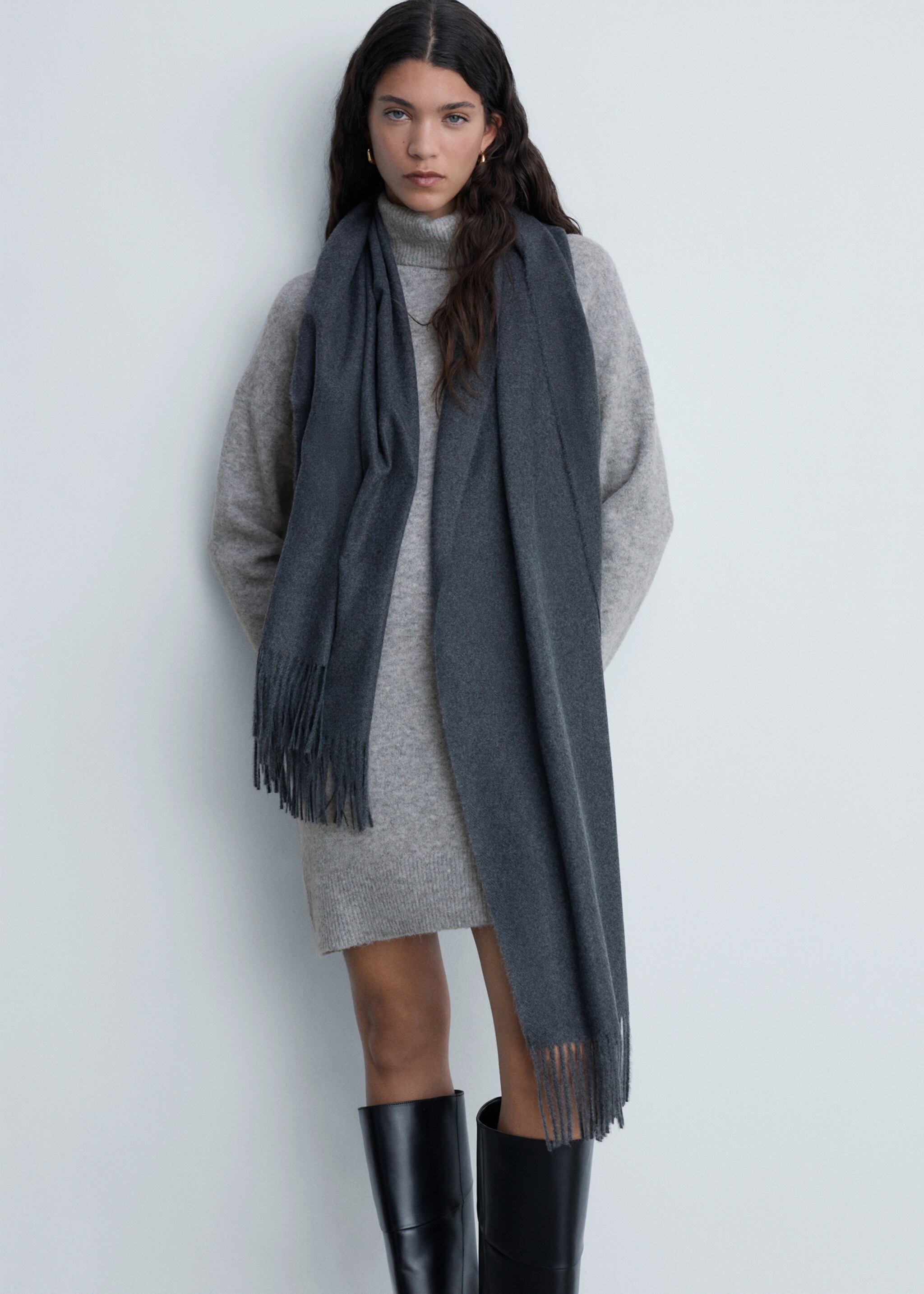 Short knitted turtleneck dress - Details of the article 2