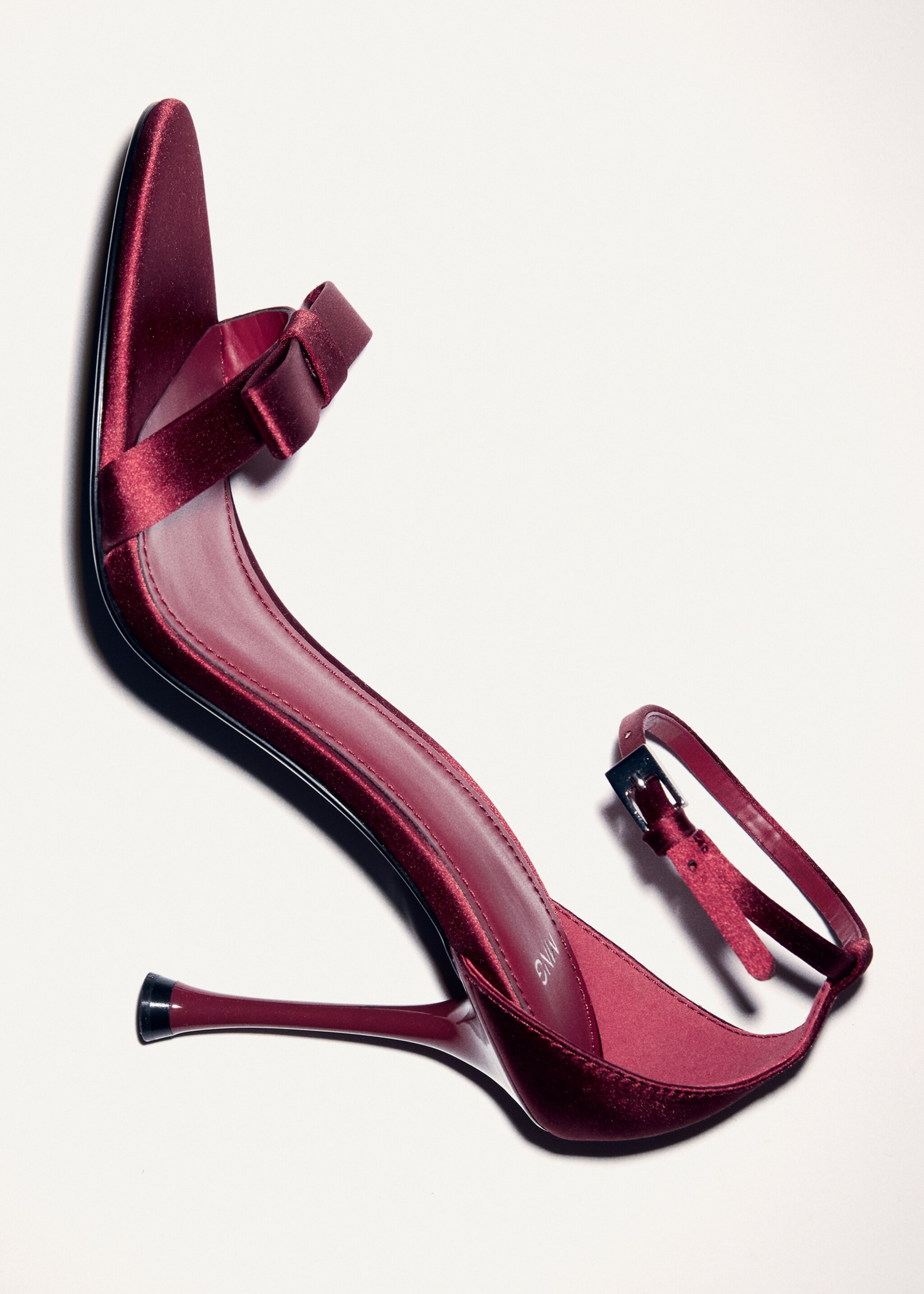 Heeled sandals with decorative bow - Details of the article 5