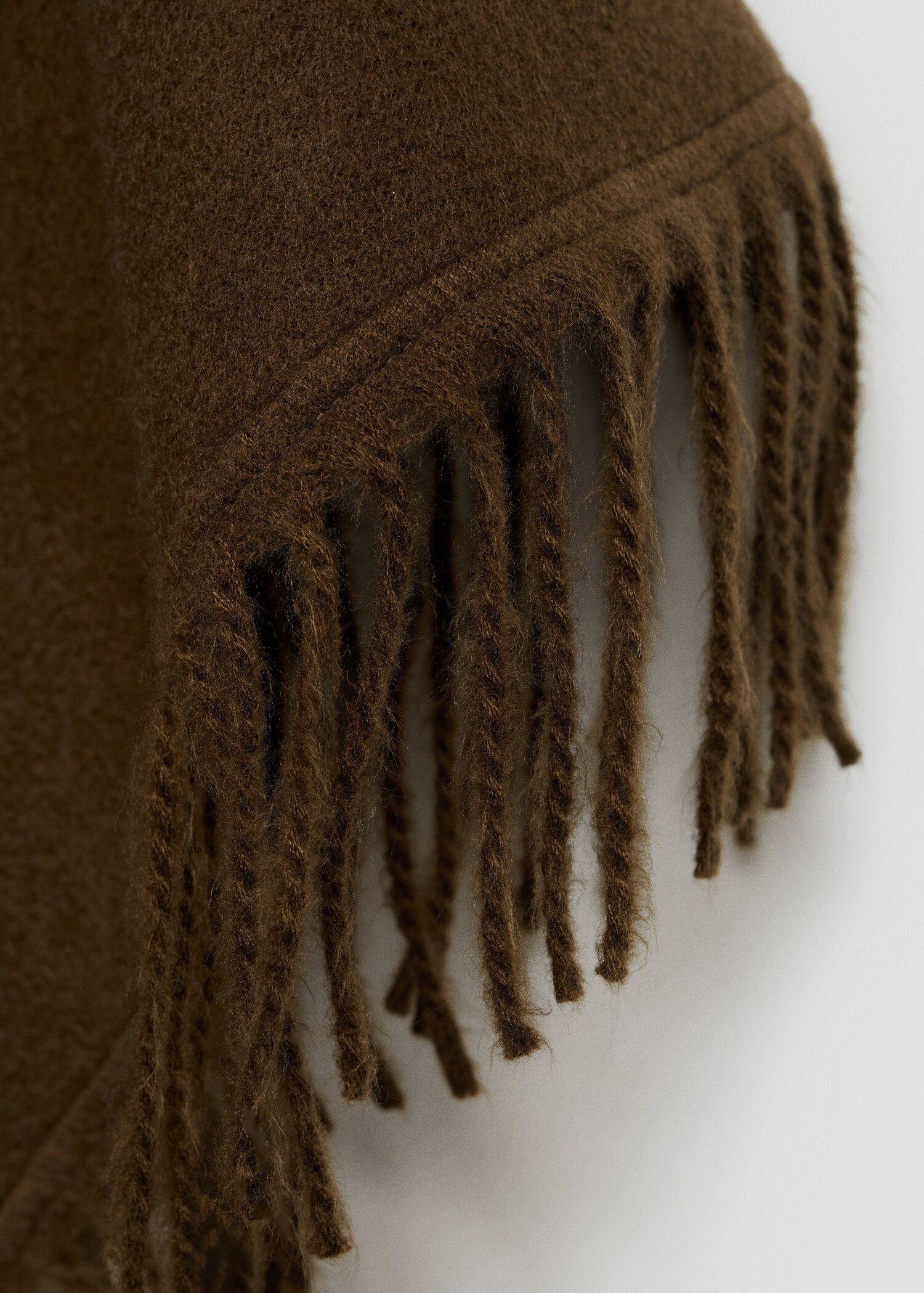Knitted shawl with fringed ends - Medium plane